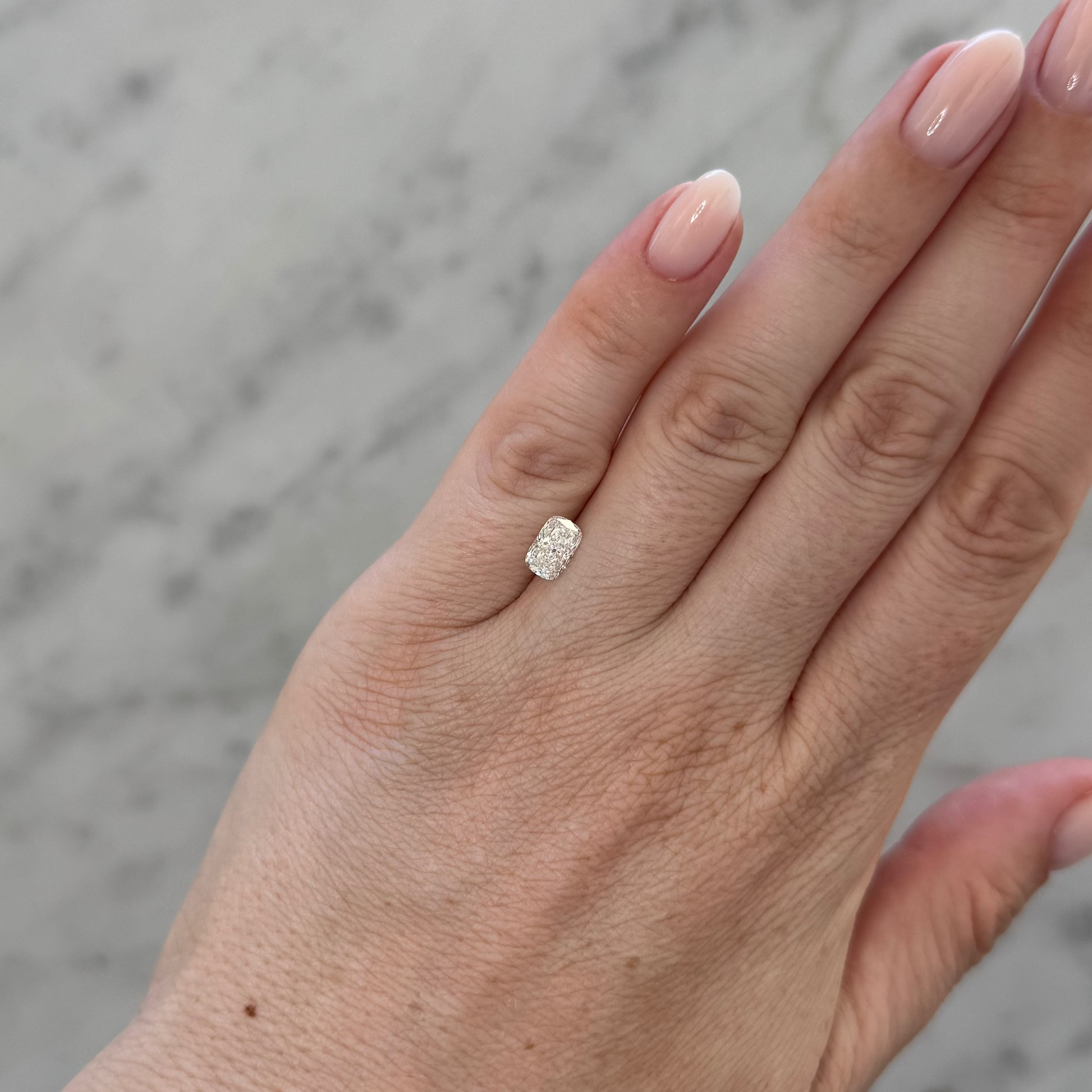 Elongated Cushion | 1.01ct F VS1 | 1.55 ratio | IGI Certified 795649300