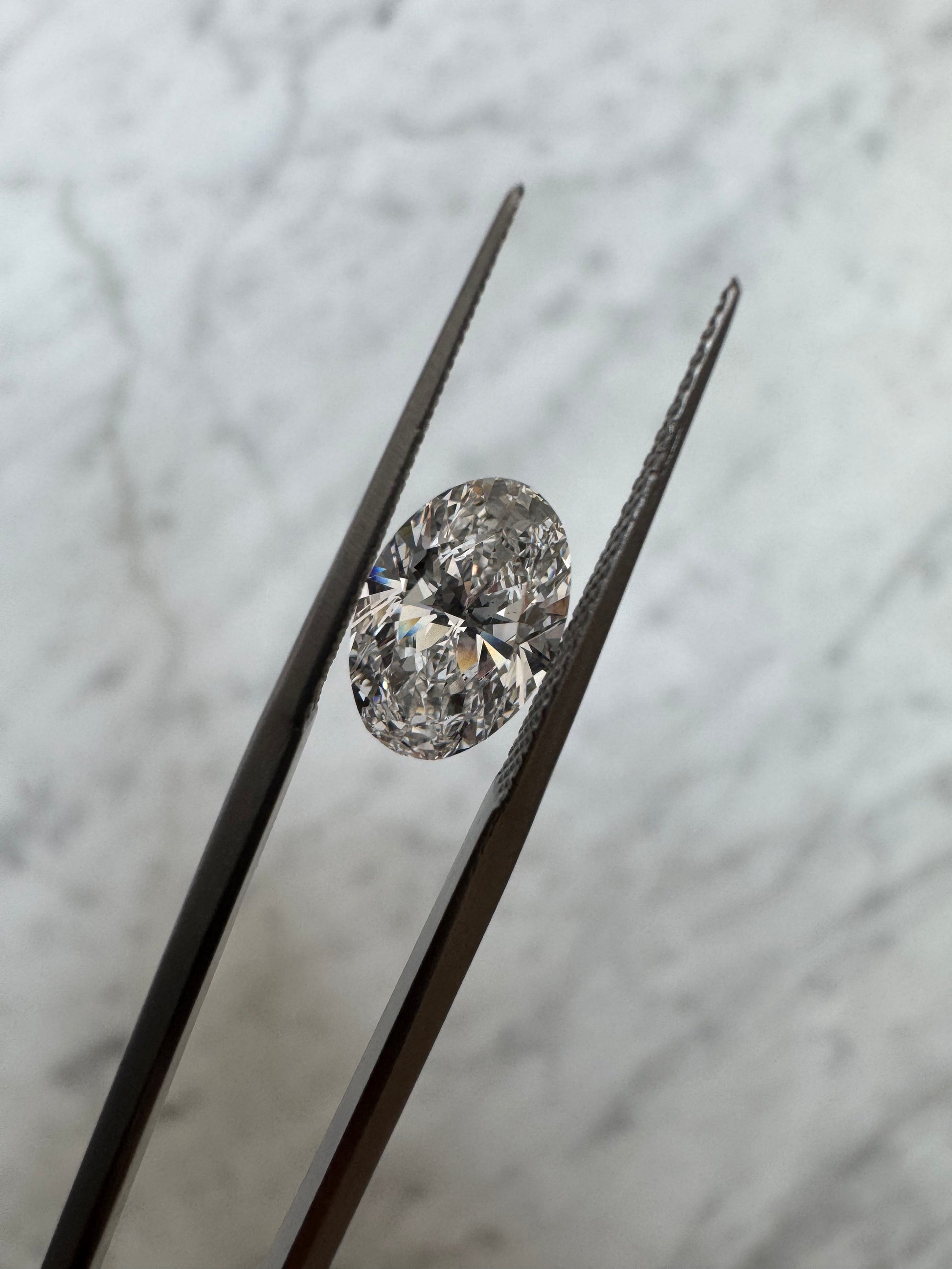 Oval | 2.01ct D VS1 | 1.49 ratio | IGI Certified 763609052
