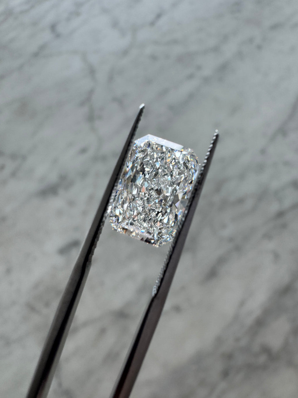 Radiant | 4.02ct F VVS2 | 1.46 ratio | IGI Certified 763609047