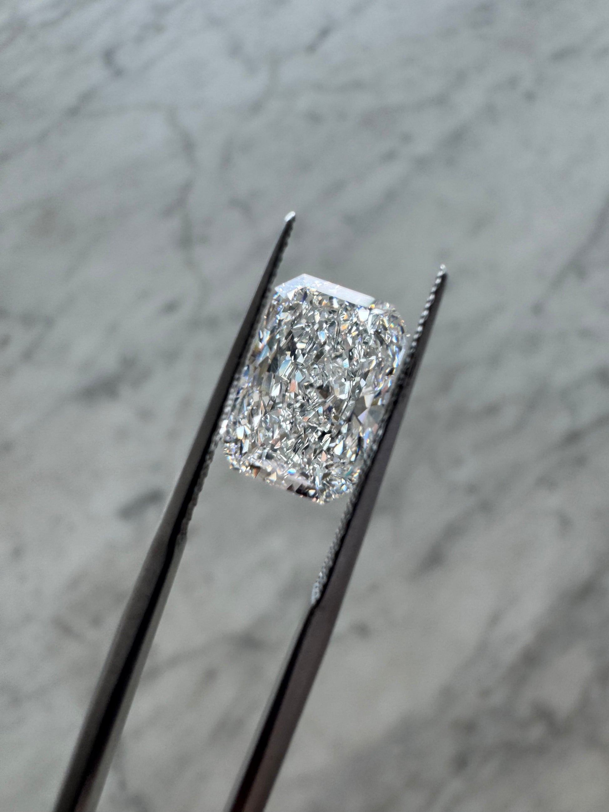 Radiant | 4.02ct F VVS2 | 1.46 ratio | IGI Certified 763609047