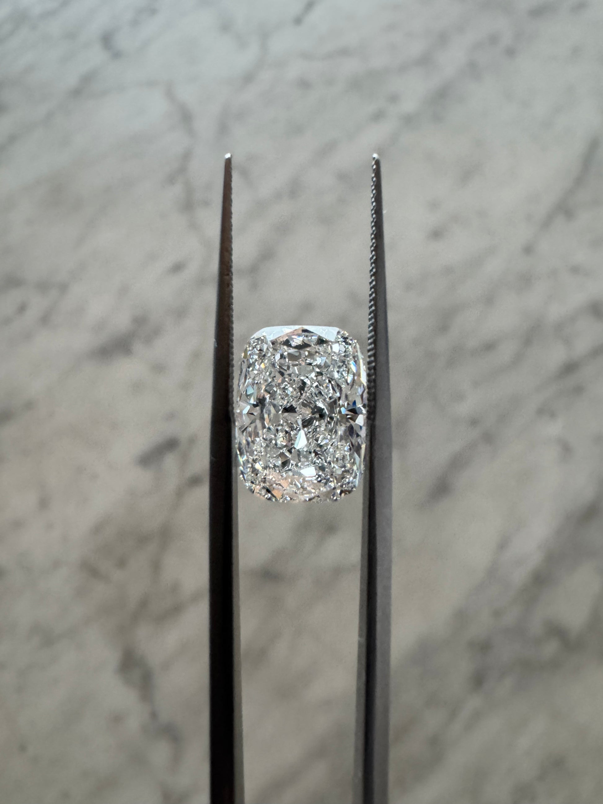 Cushion | 5.52ct F VS1 | 1.35 ratio | IGI Certified 635402181