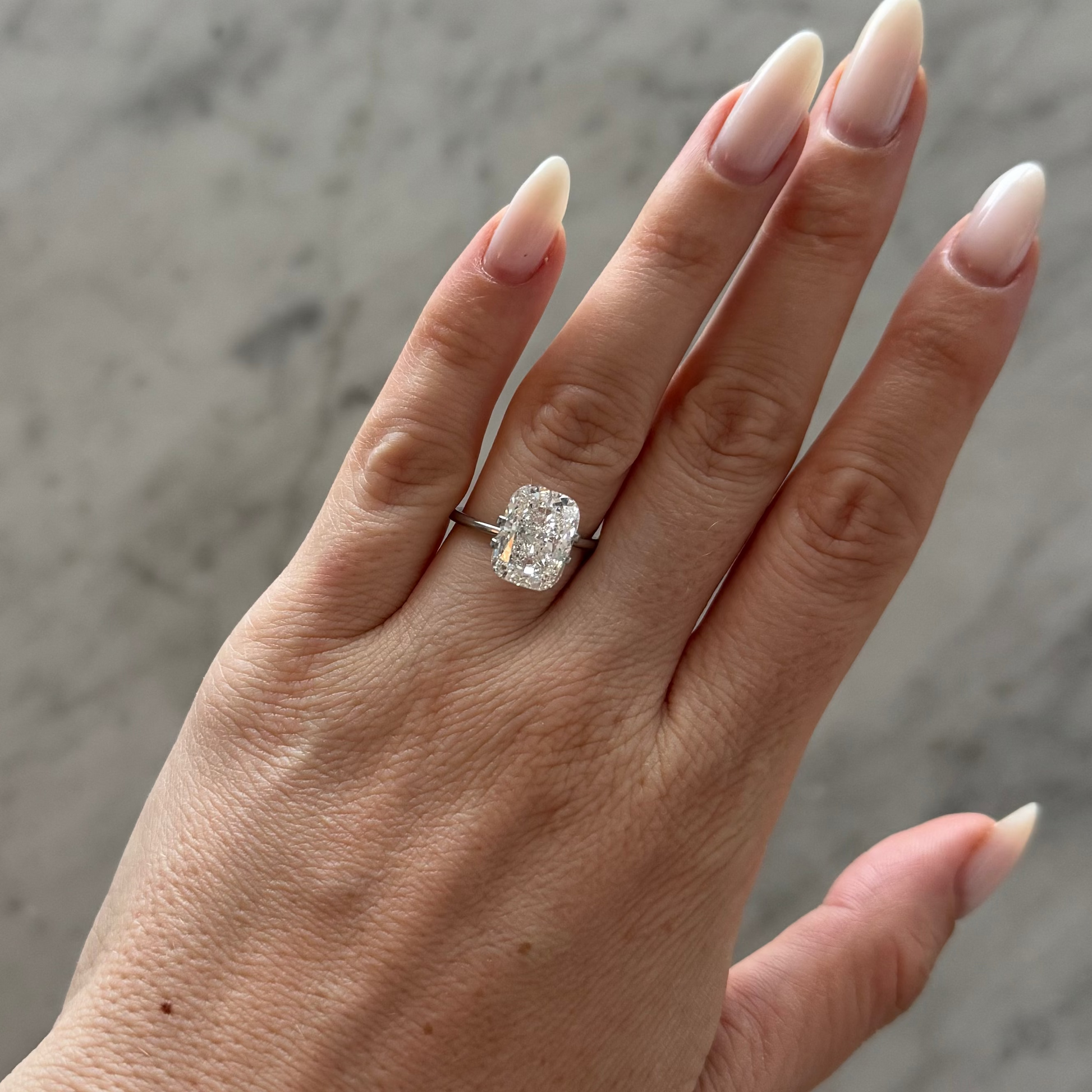 Cushion | 5.52ct F VS1 | 1.35 ratio | IGI Certified 635402181