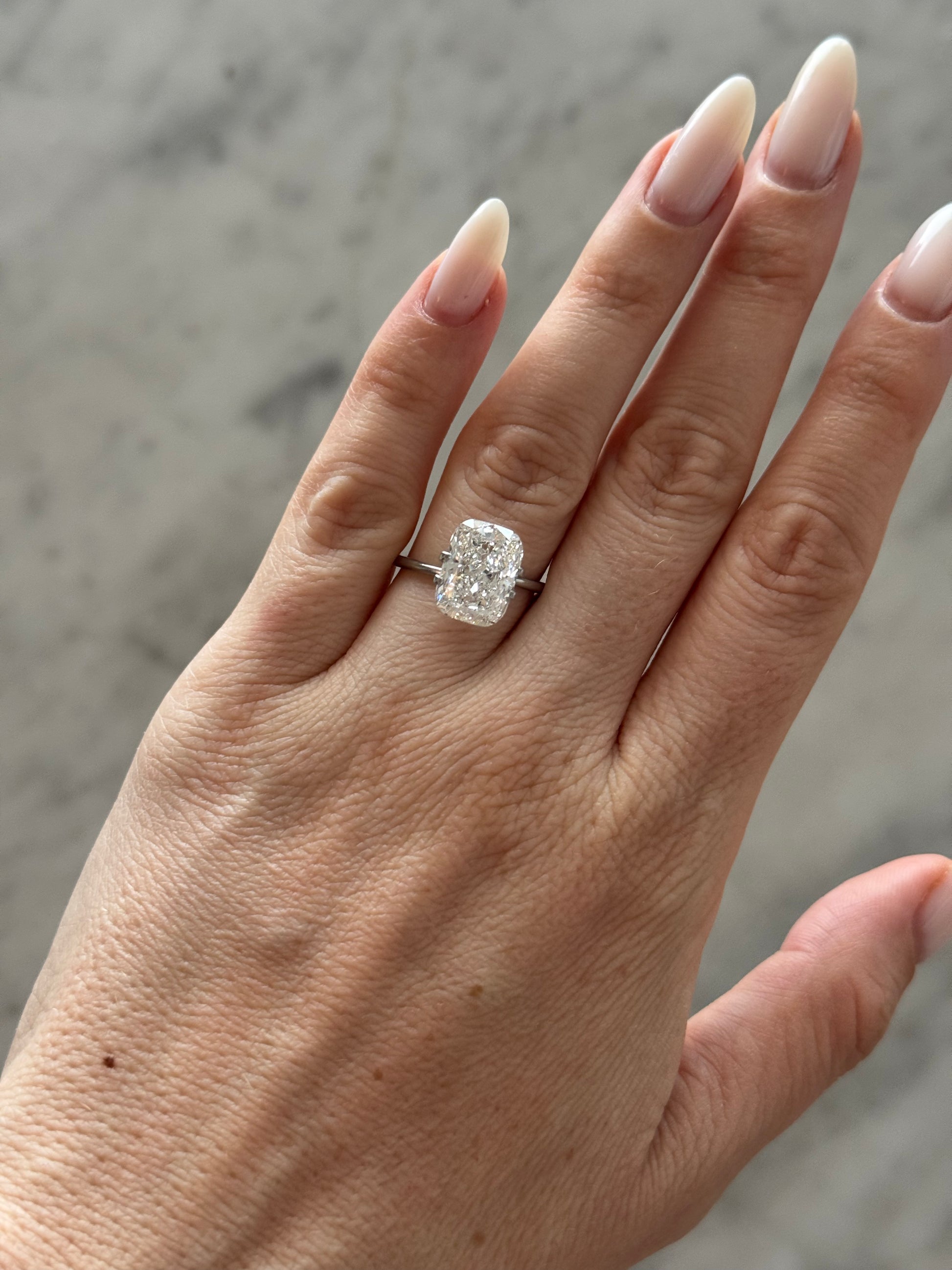 Cushion | 5.52ct F VS1 | 1.35 ratio | IGI Certified 635402181