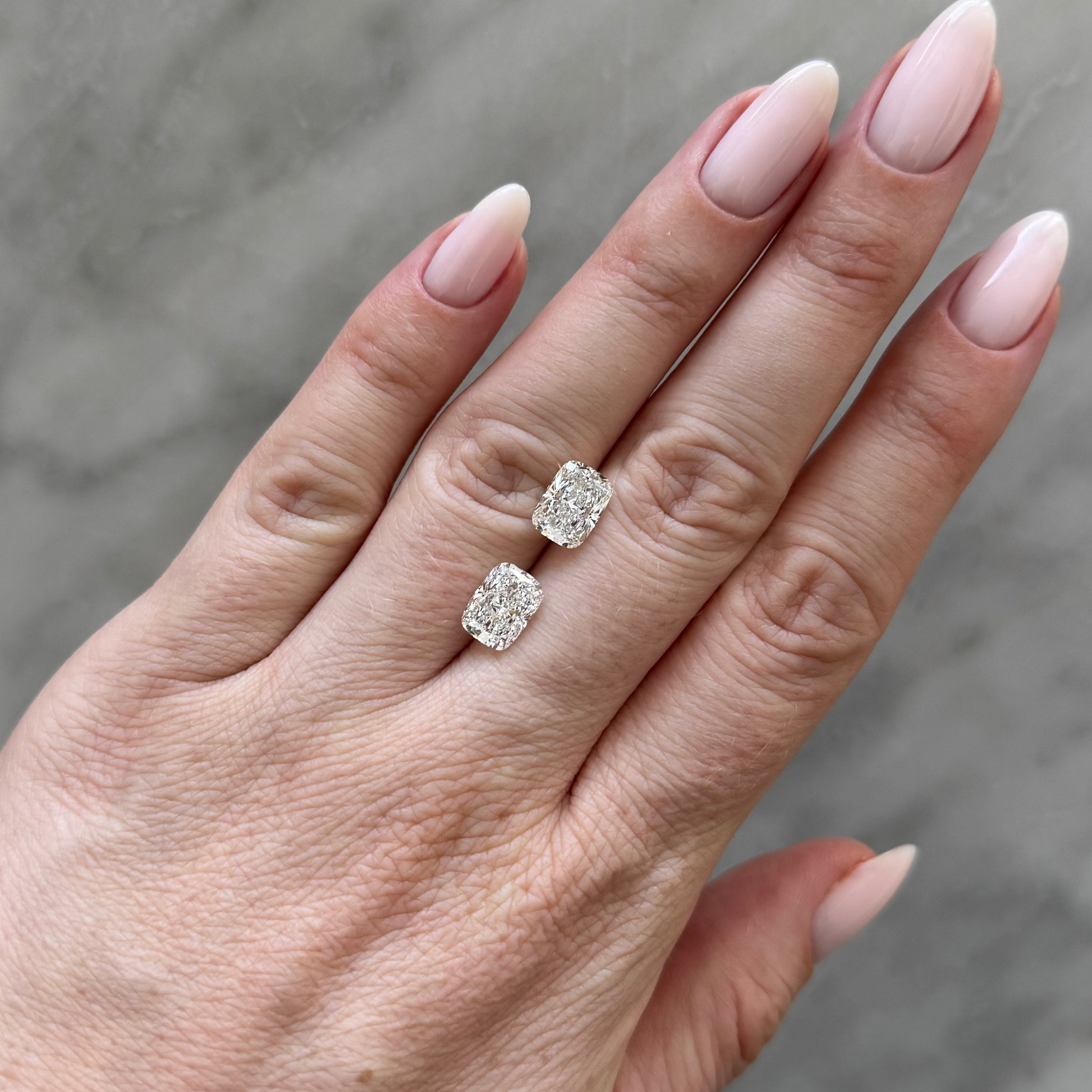 Matched Pair Cushion Long | 4.08ctw D/E VS1 | 1.36 ratio | IGI Certified 768688666, 764679222