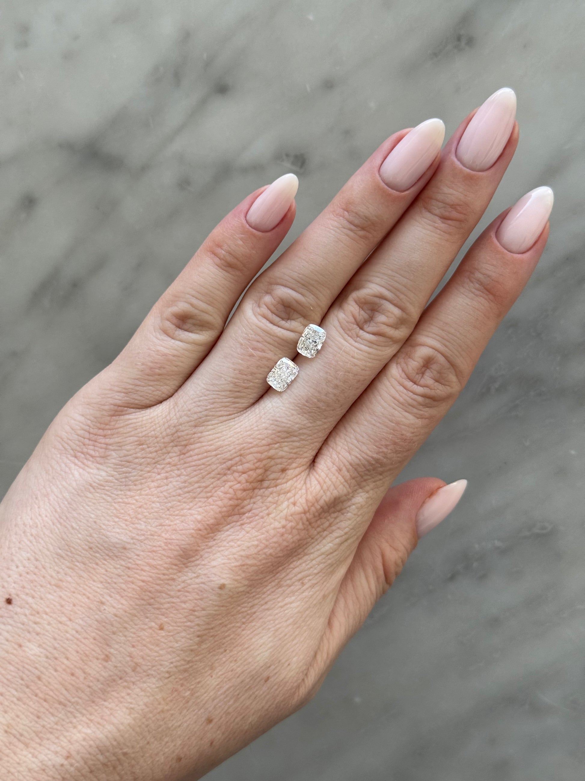 Matched Pair Cushion Long | 2.22ctw D/E VS2/VS1 | 1.40 ratio | IGI Certified 689538397, 628470098