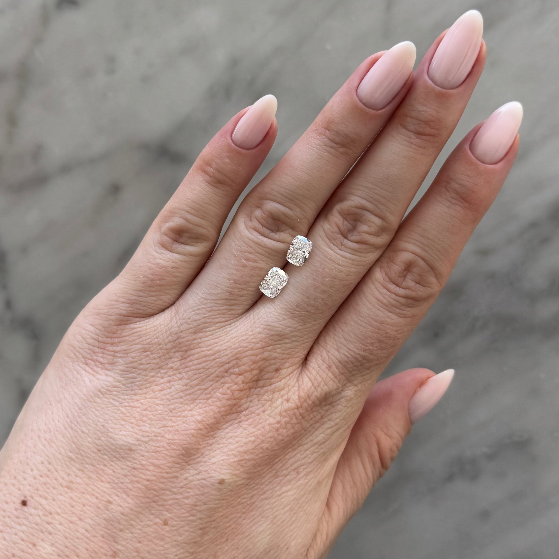 Matched Pair Cushion Long | 2.22ctw D/E VS2/VS1 | 1.40 ratio | IGI Certified 689538397, 628470098