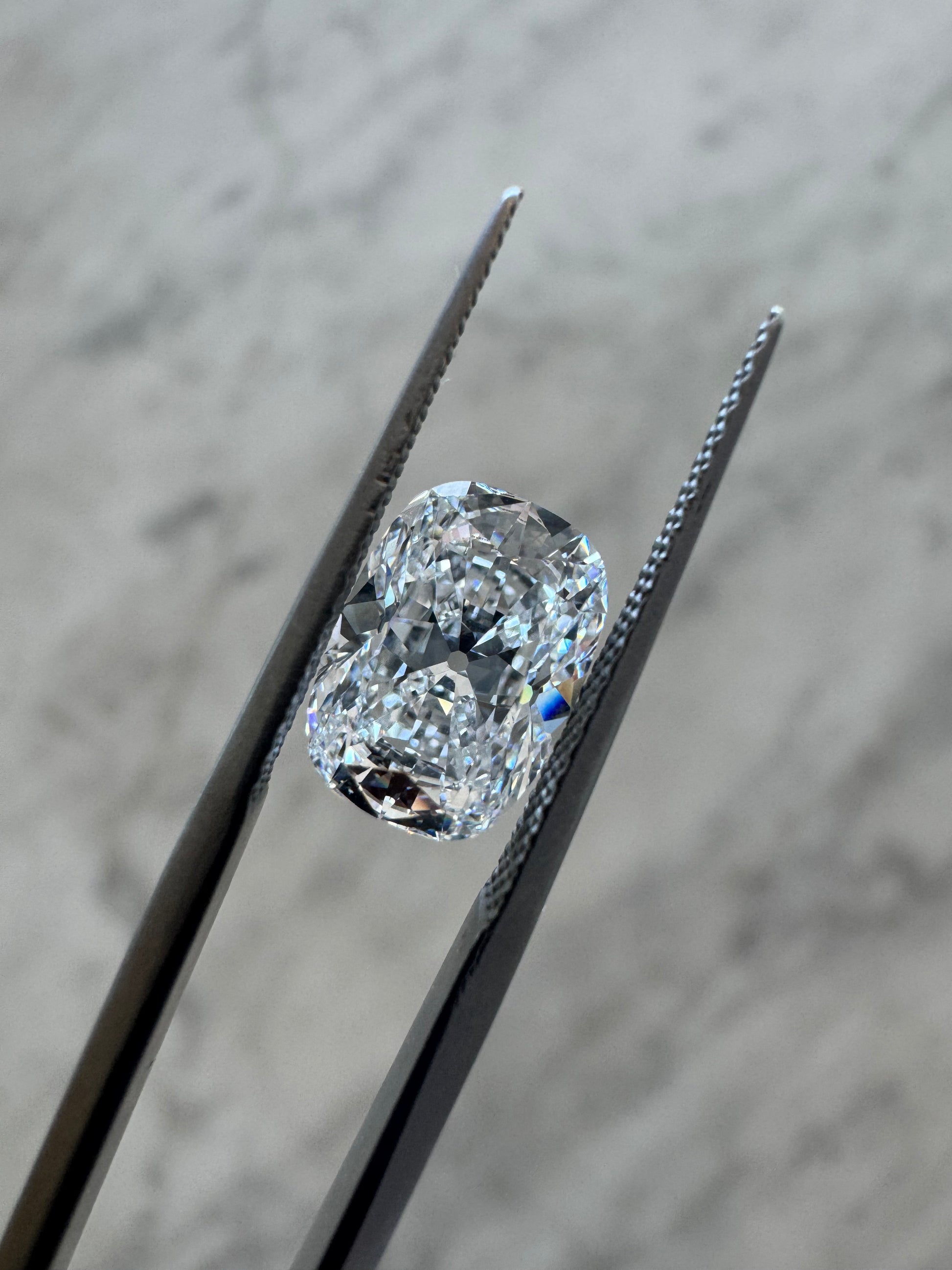 Old Mine Cushion Brilliant | 2.72ct D VVS2 | 1.40 ratio | IGI Certified 760589448