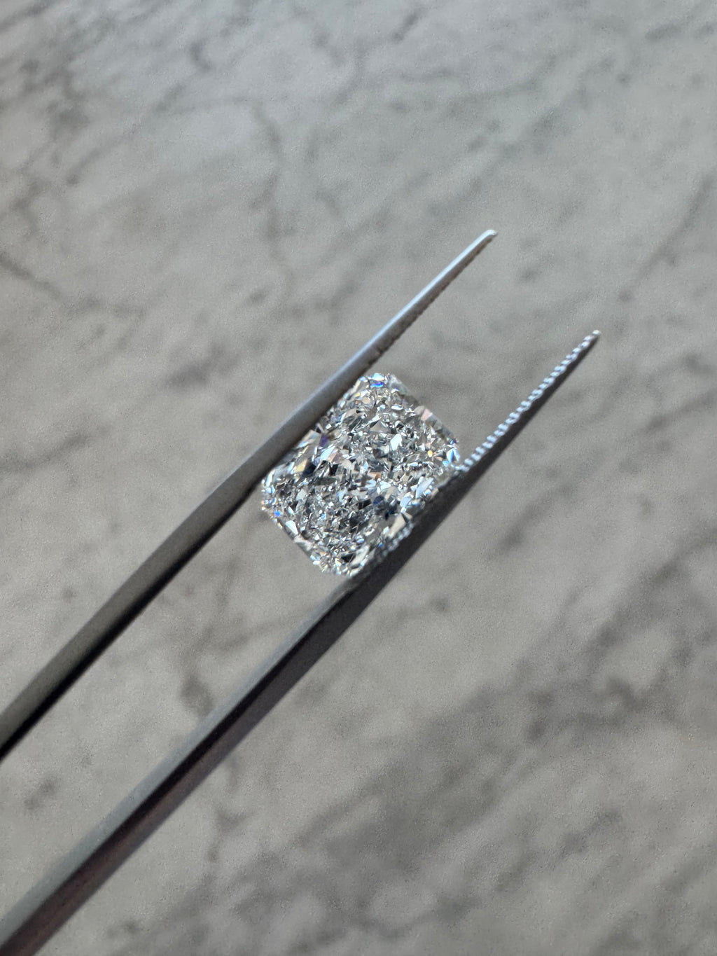 Radiant | 3.02ct F VS2 | 1.44 ratio | IGI Certified LG732562465