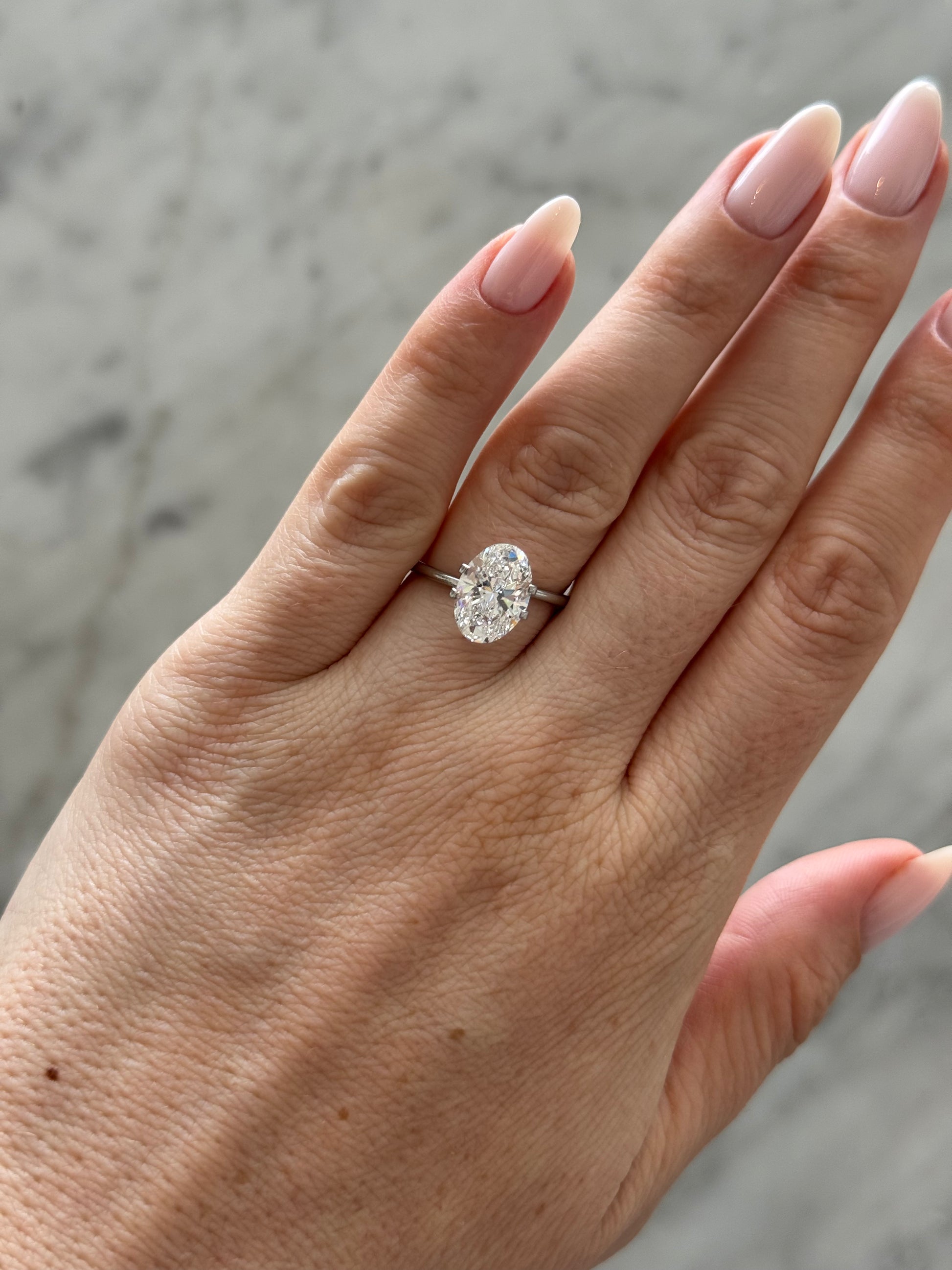 Oval | 3.14ct D VS1 | 1.42 ratio | IGI Certified 651452975