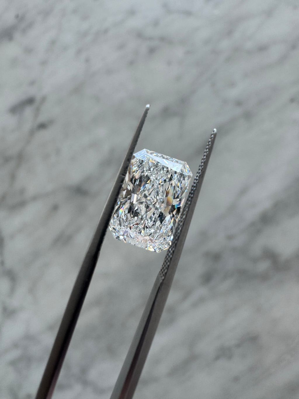 Radiant | 4.09ct E VS2 | 1.50 ratio | IGI Certified LG726546896