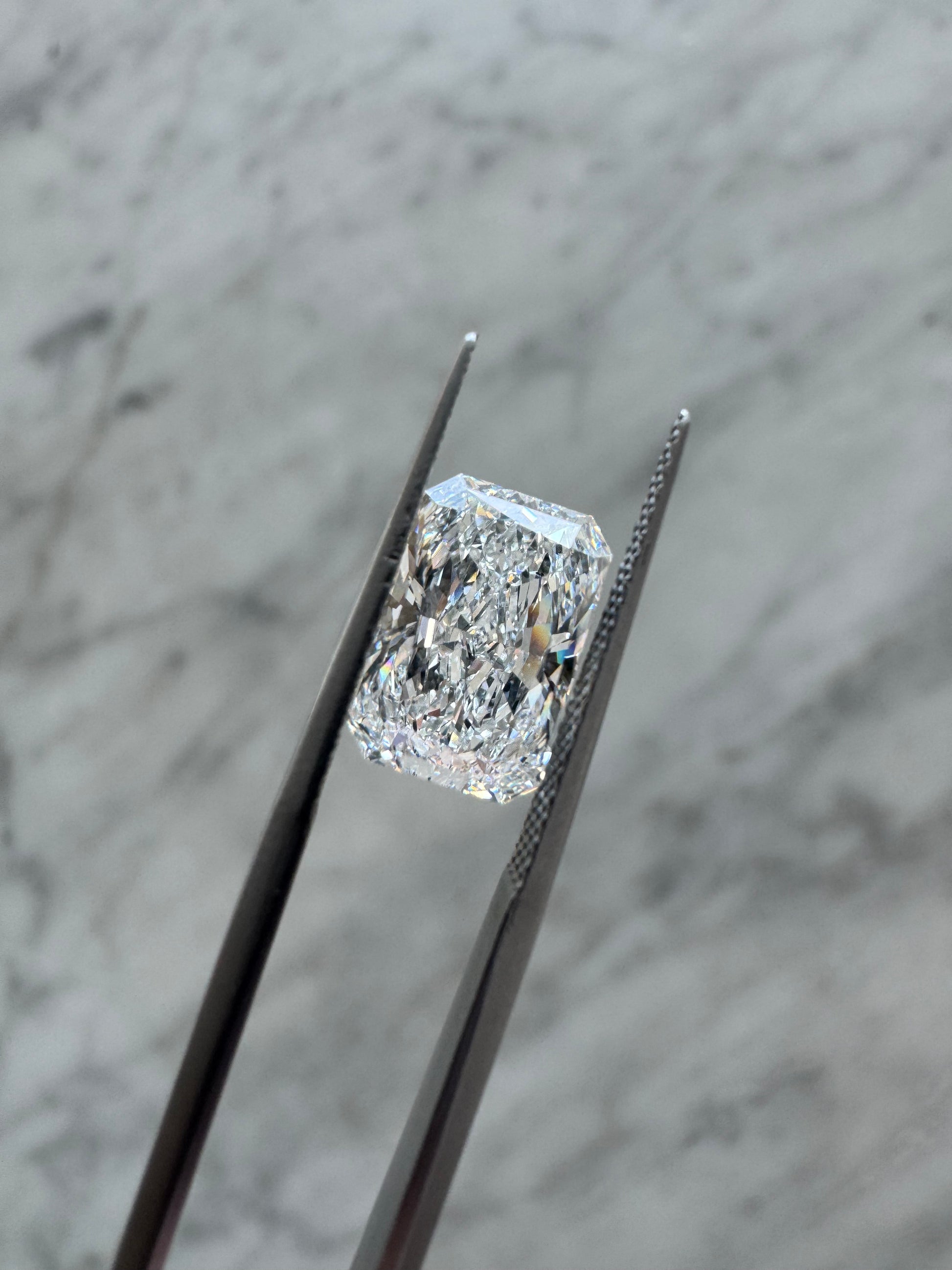 Radiant | 4.09ct E VS2 | 1.50 ratio | IGI Certified LG726546896