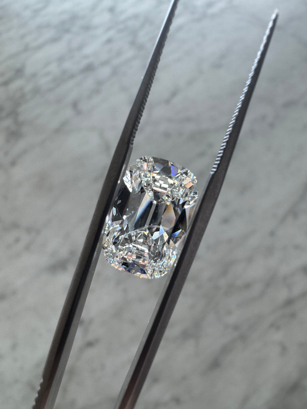 Old Mine Cushion | 6.03ct F VS1 | 1.55 ratio | IGI Certified LG764673851