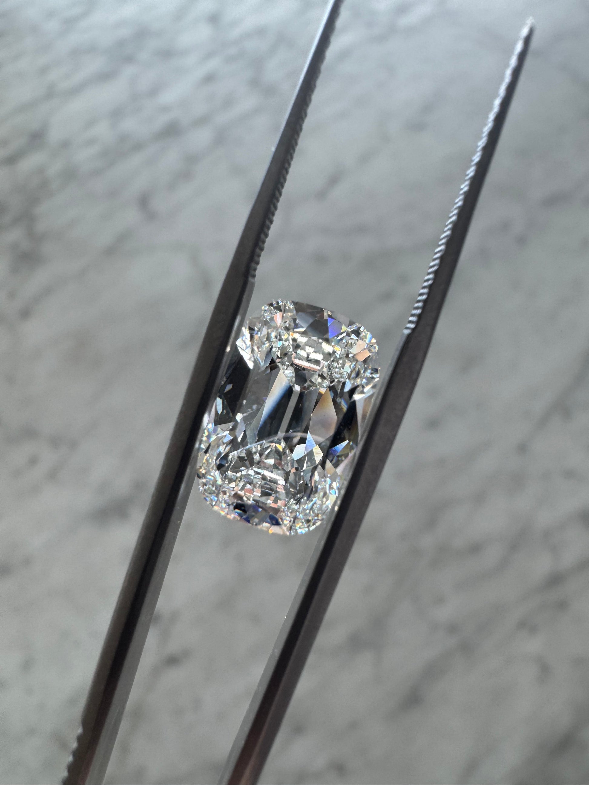 Old Mine Cushion | 6.03ct F VS1 | 1.55 ratio | IGI Certified LG764673851