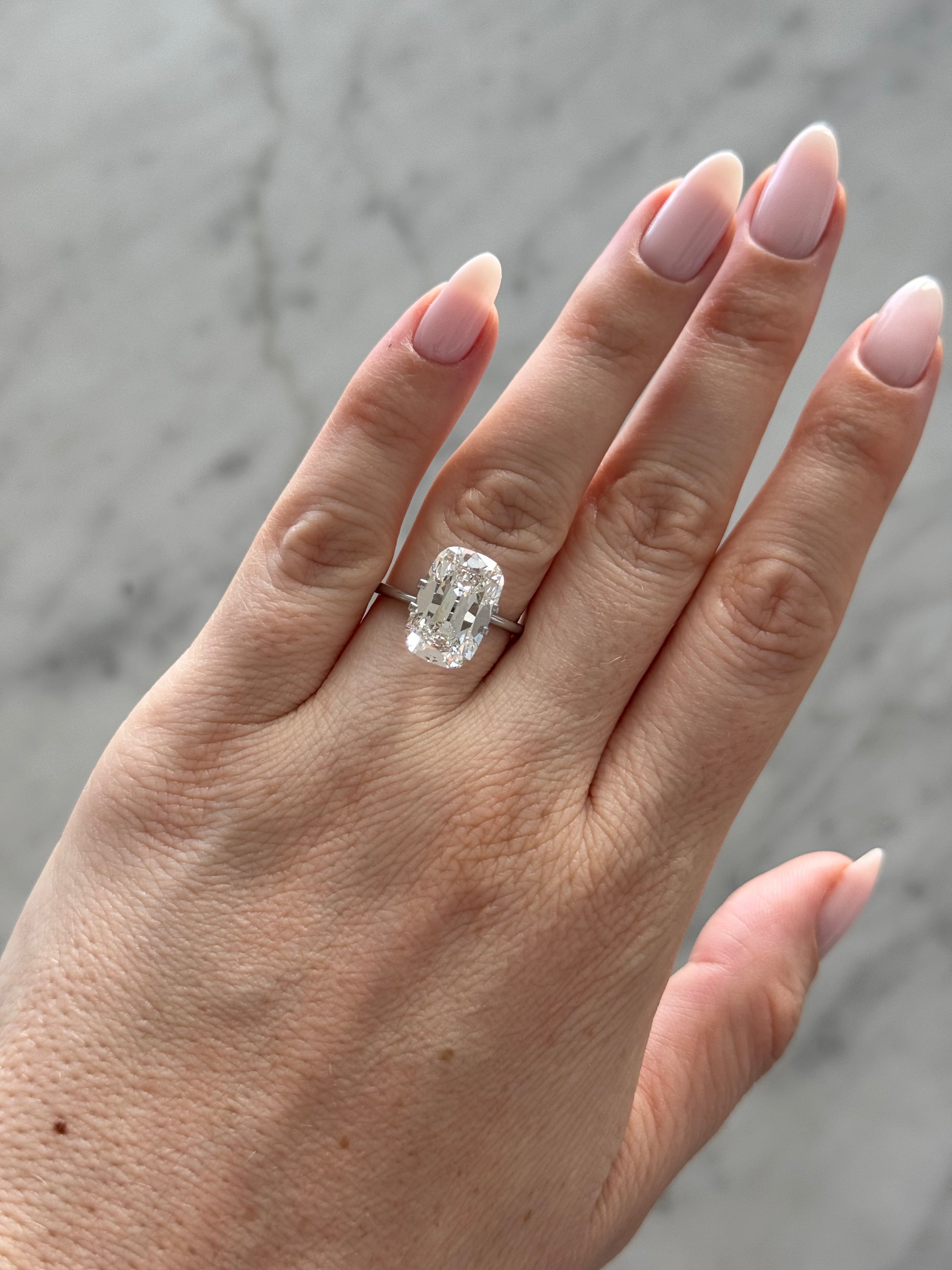 Old Mine Cushion | 6.03ct F VS1 | 1.55 ratio | IGI Certified LG764673851