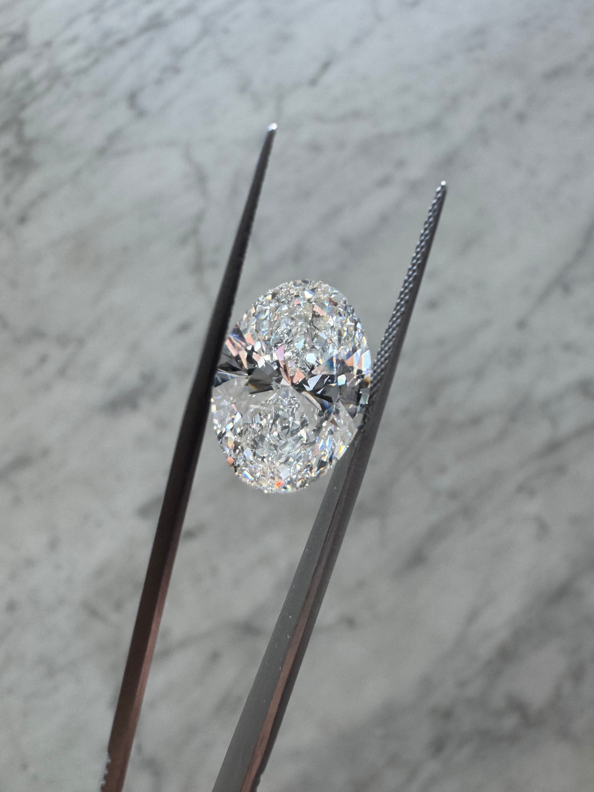 Oval | 7.53ct F VS1 | 1.40 ratio | IGI Certified 643452004