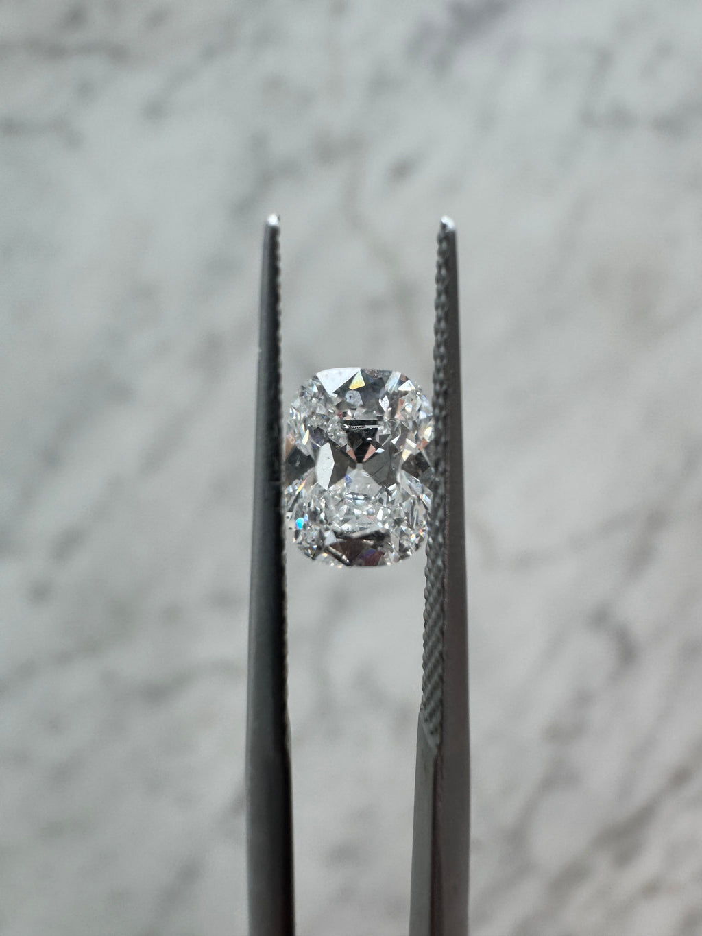 Antique-style Cushion "Old Mine" | 0.95ct D VS2 | 1.33 ratio | IGI Certified