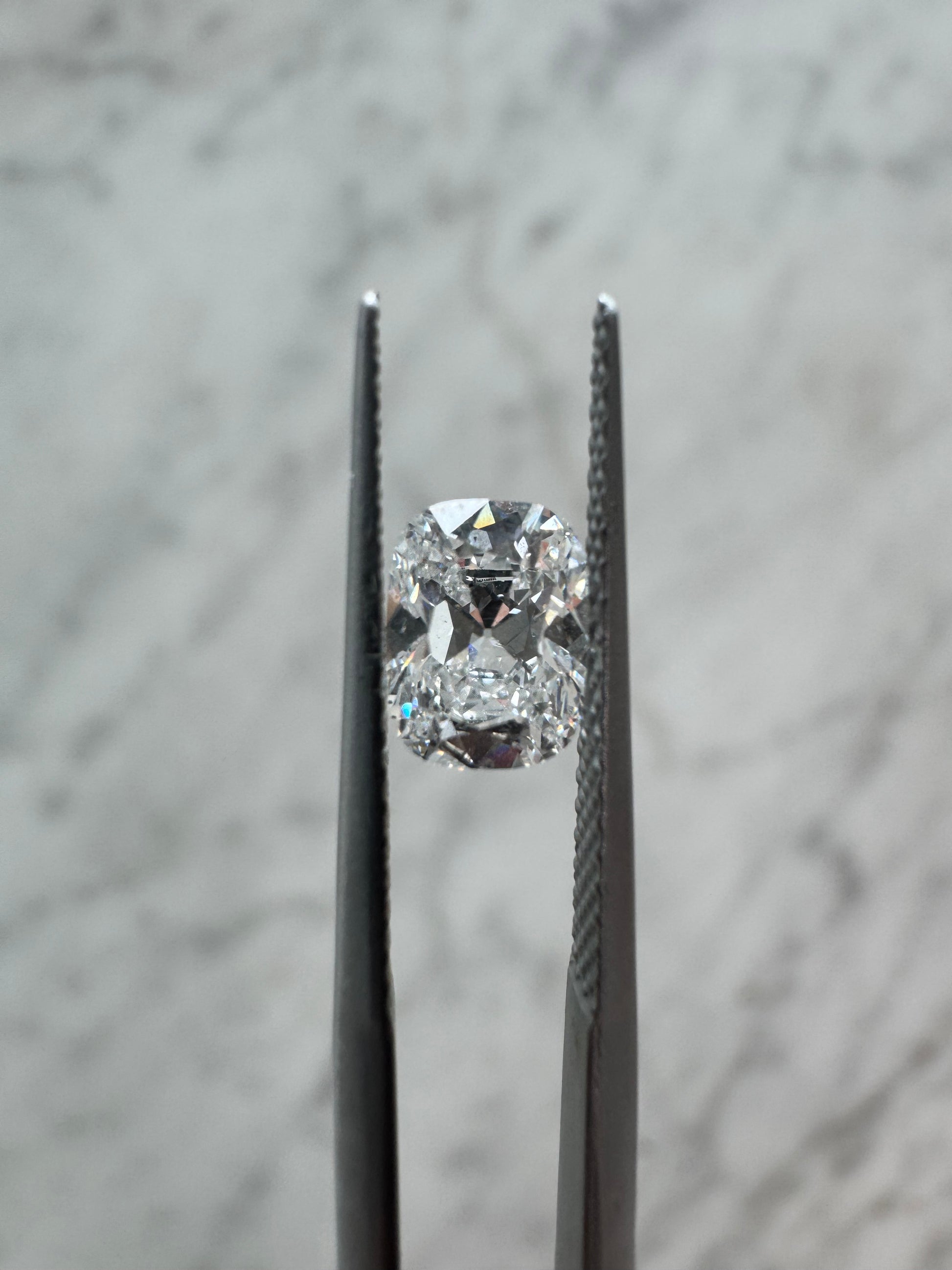 Antique-style Cushion "Old Mine" | 0.95ct D VS2 | 1.33 ratio | IGI Certified