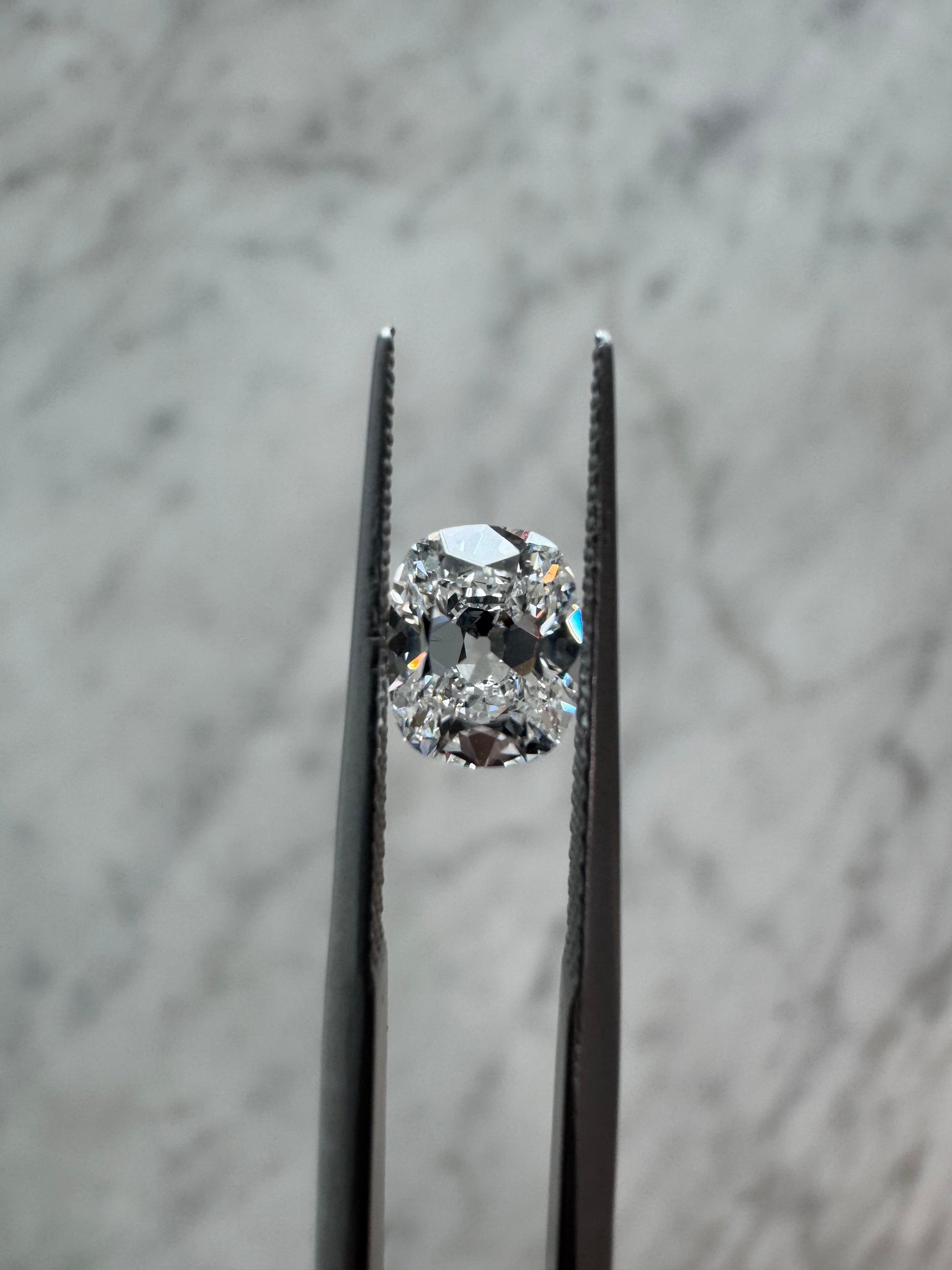 Antique-style Cushion "Old Mine" | 1.02ct E VVS1 | 1.25 ratio | IGI Certified