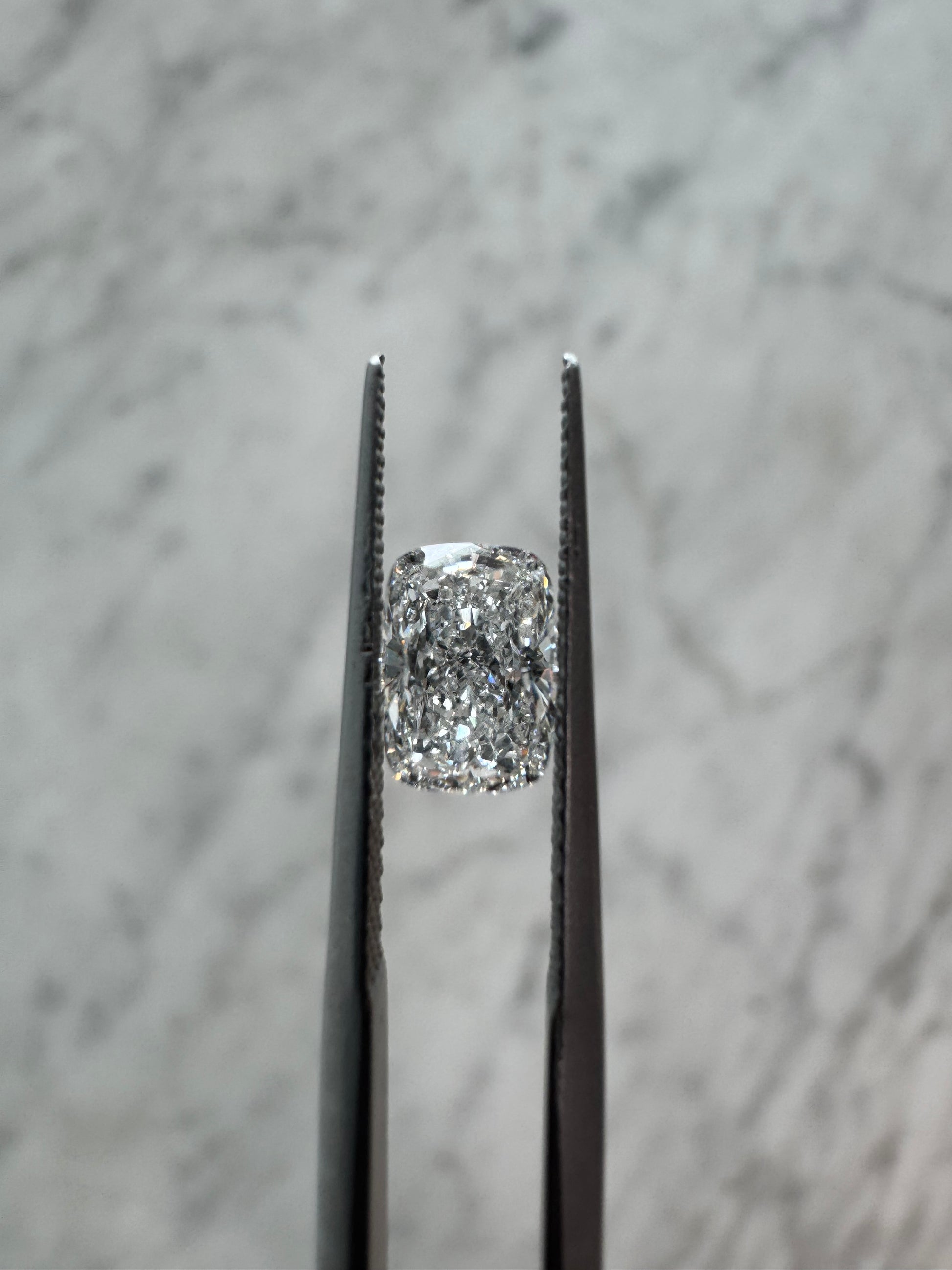 Elongated Cushion | 1.02ct E VS2 | 1.41 ratio | IGI Certified