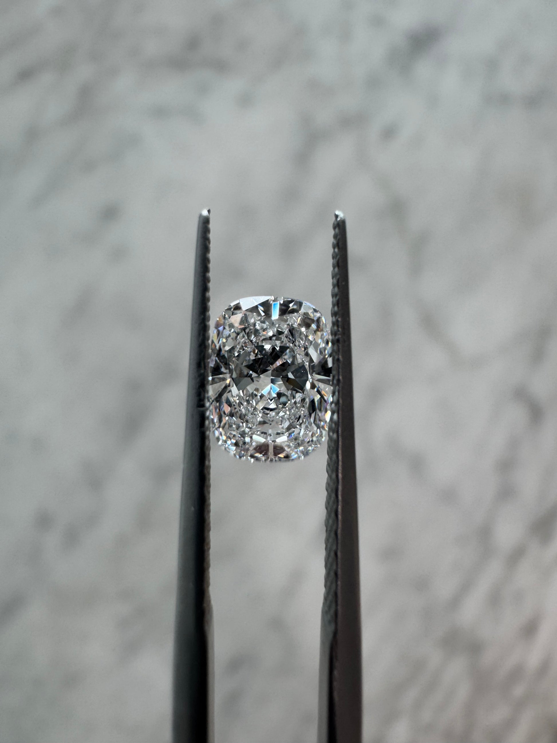 Elongated Cushion | 1.08ct E VS2 | 1.34 ratio | IGI Certified