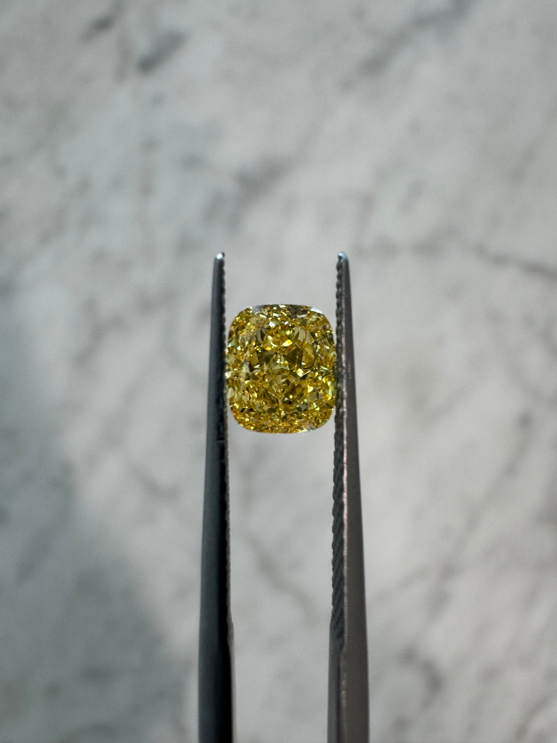 Cushion | 1.09ct Fancy Vivid Yellow VS1 | IGI Certified