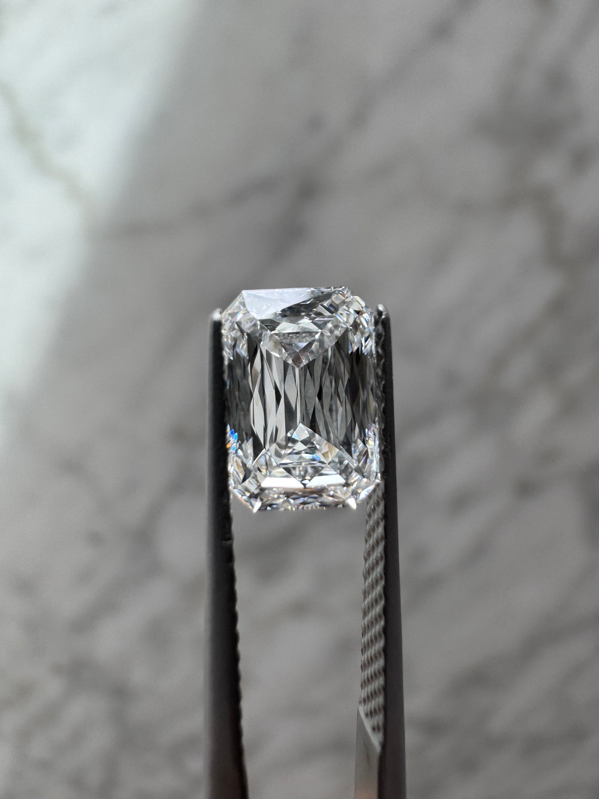 Crisscut Radiant | 2.05ct D VVS2 | 1.45 ratio | IGI Certified