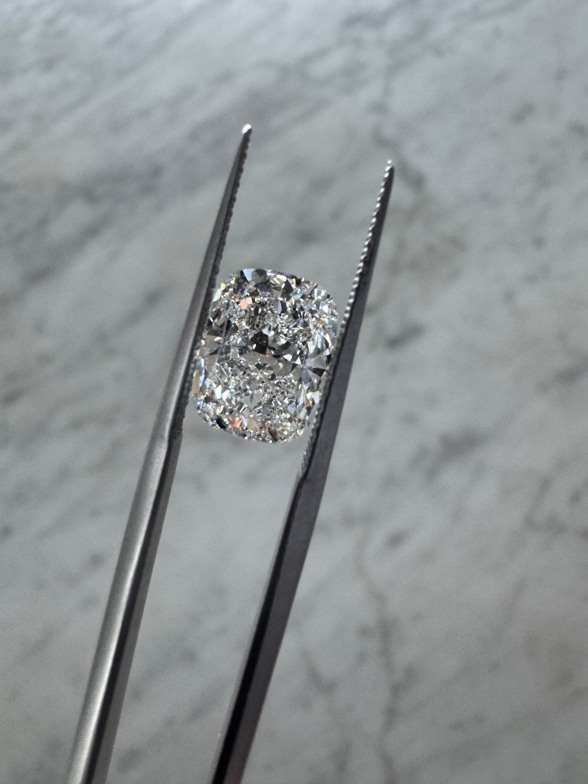 Cushion | 3.03ct F VVS2 | 1.30 ratio | IGI Certified 805692128