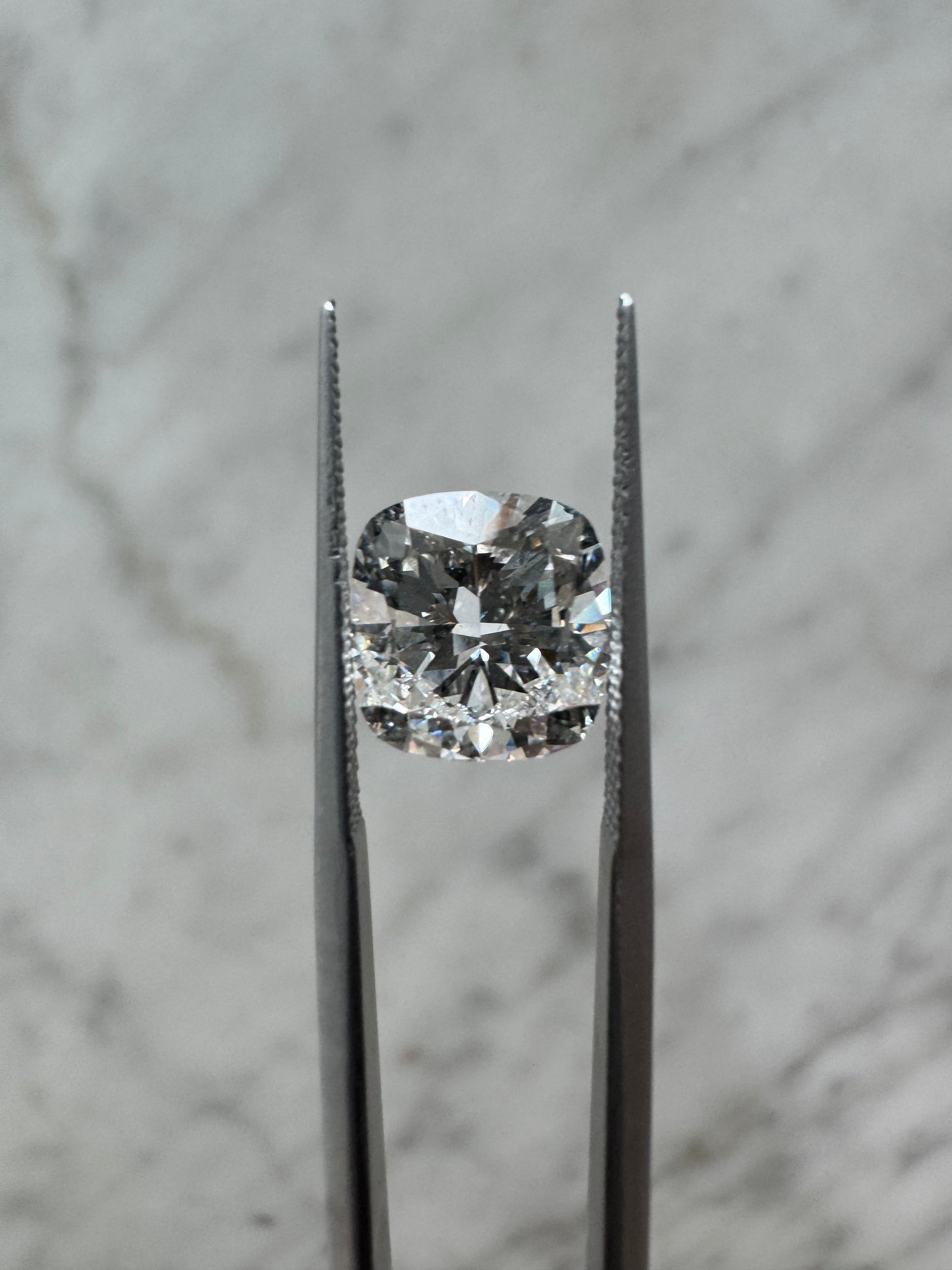 Cushion 4.13ct G VS2 | 1.06 ratio | IGI Certified 567347225