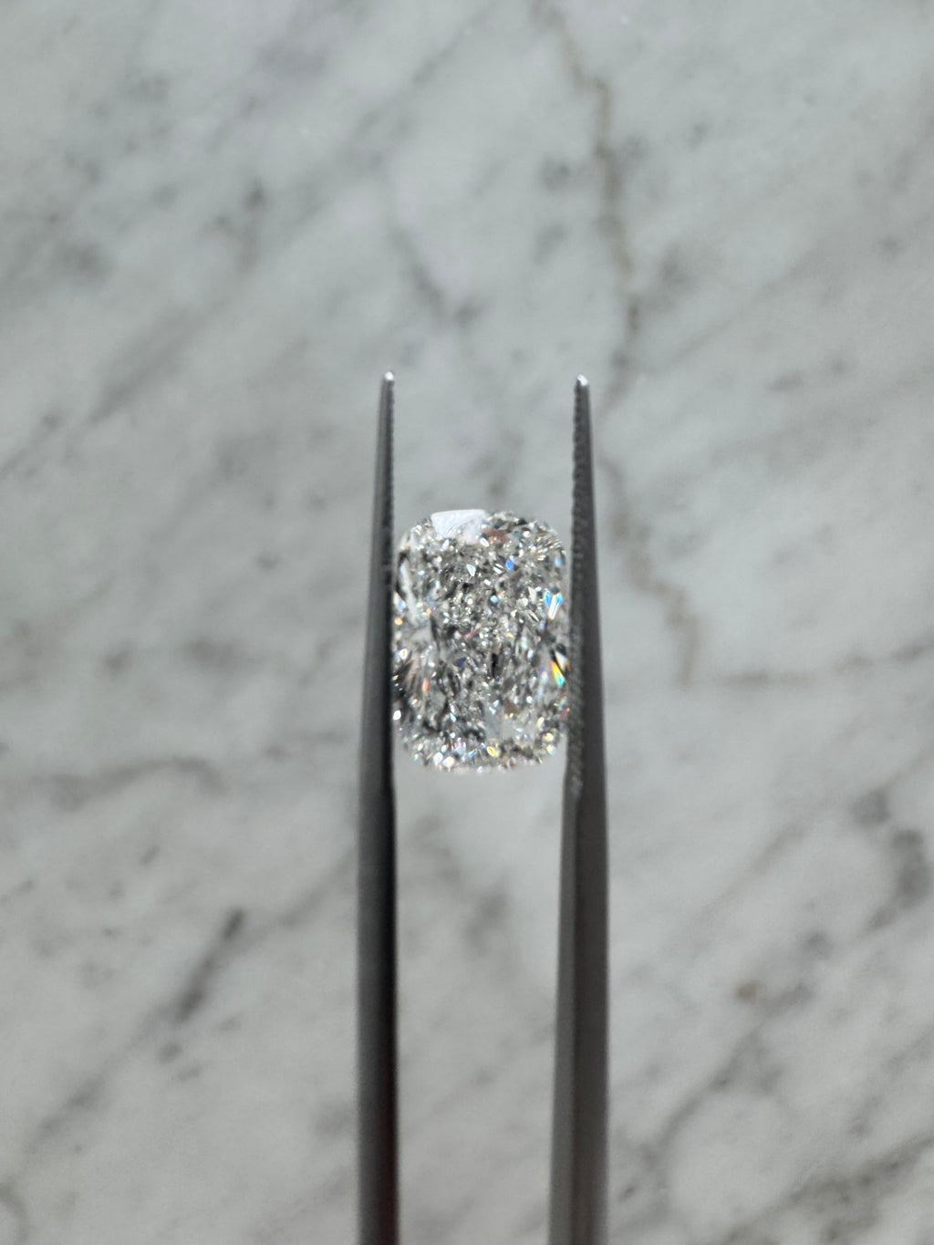 Cushion | 4.01ct F VS2* | 1.46 ratio | Non-certified*