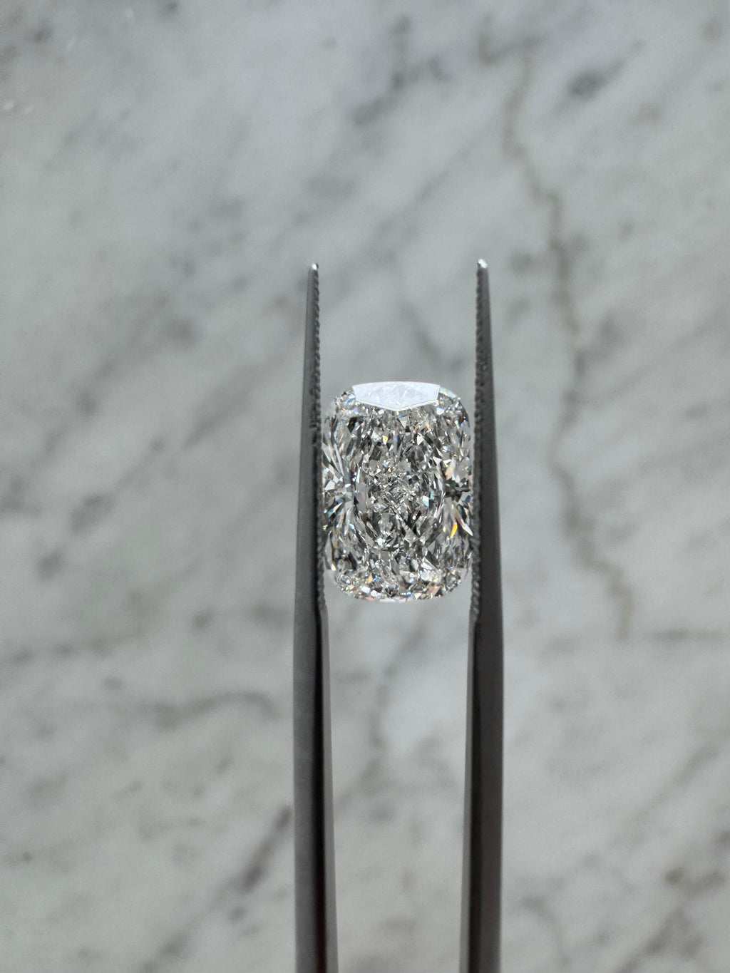 Cushion | 4.01ct F VS2* | 1.46 ratio | Non-certified*