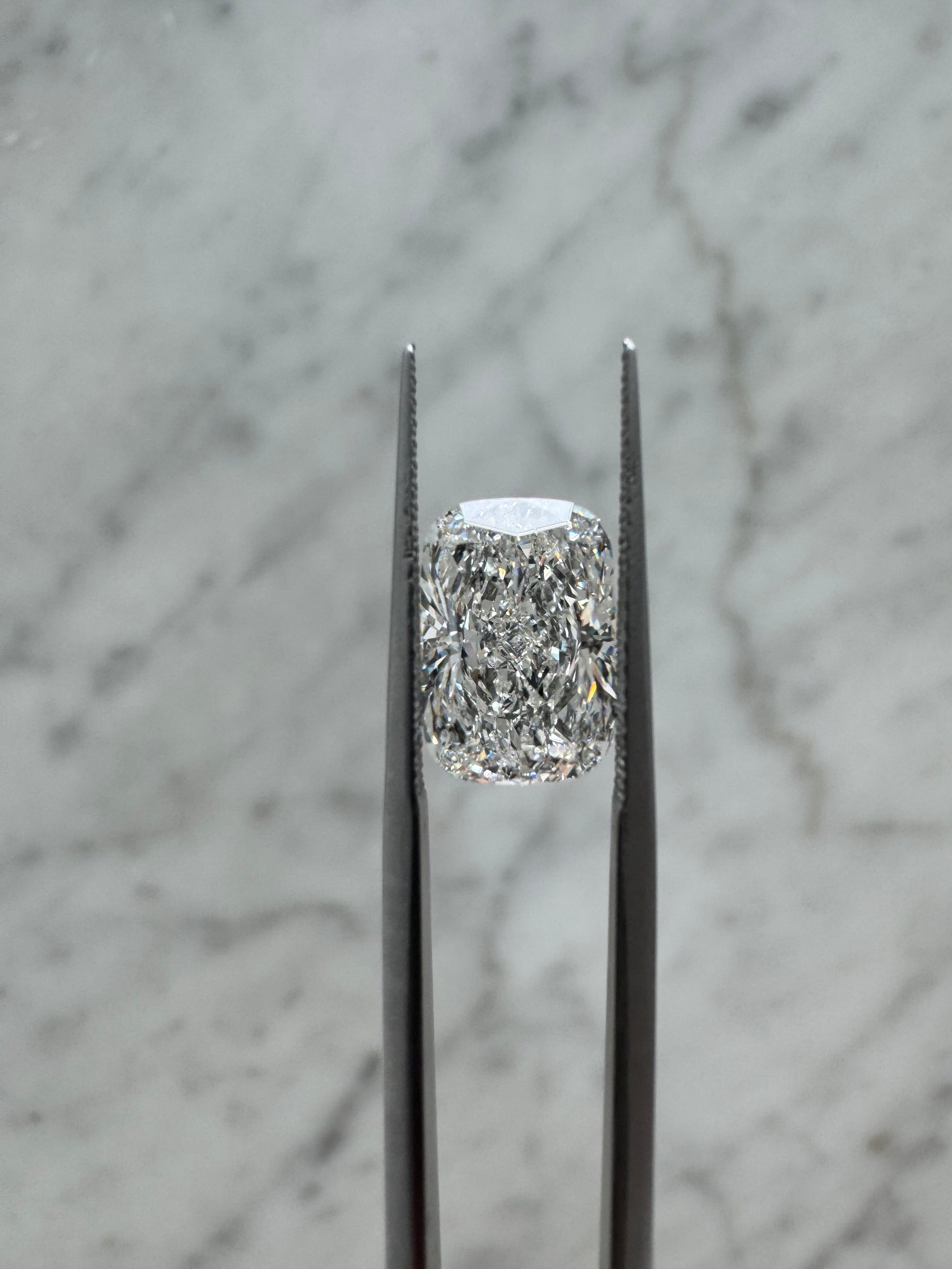 Cushion | 4.01ct F VS2* | 1.46 ratio | Non-certified*