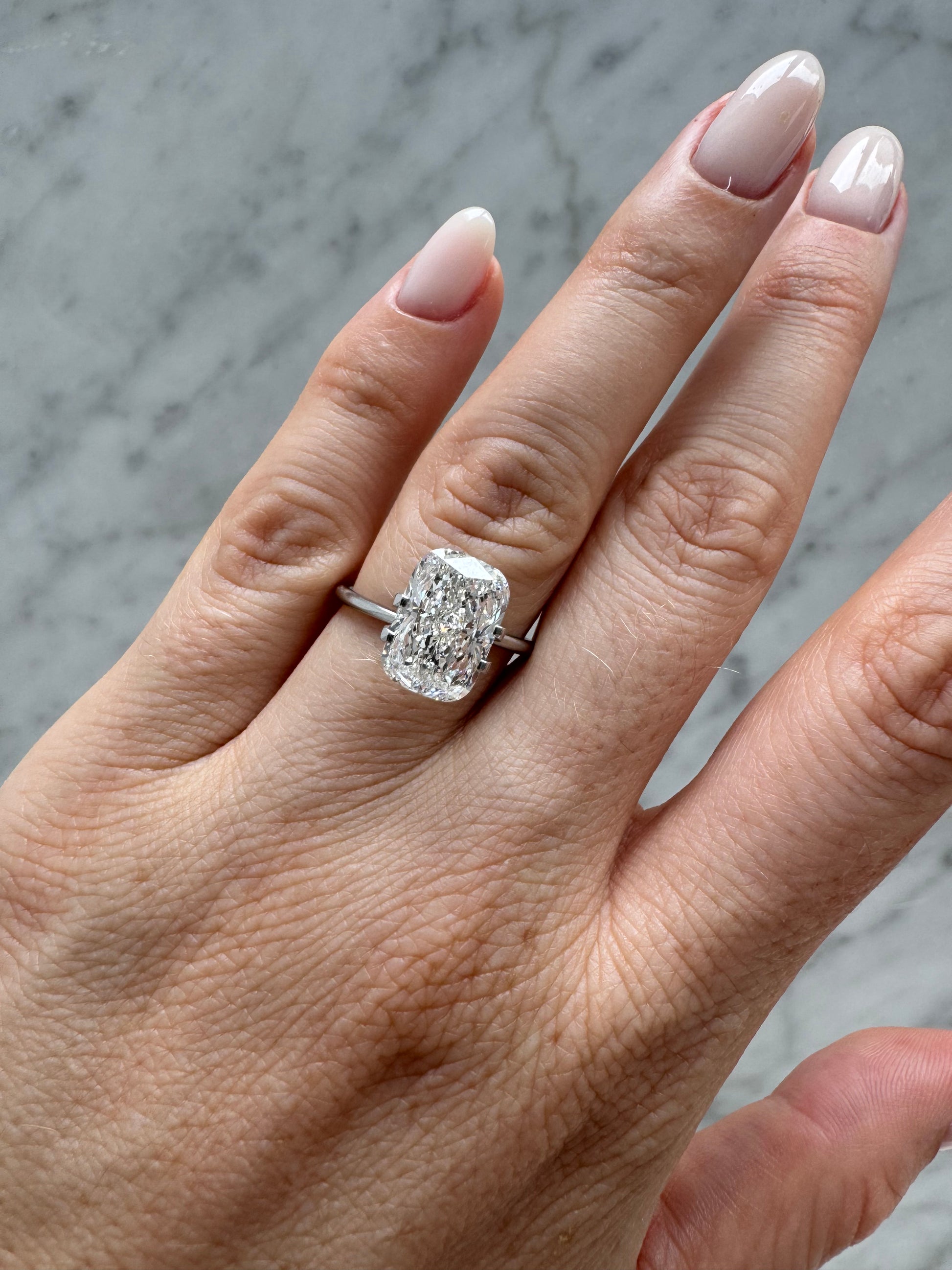 Cushion | 4.01ct F VS2* | 1.46 ratio | Non-certified*