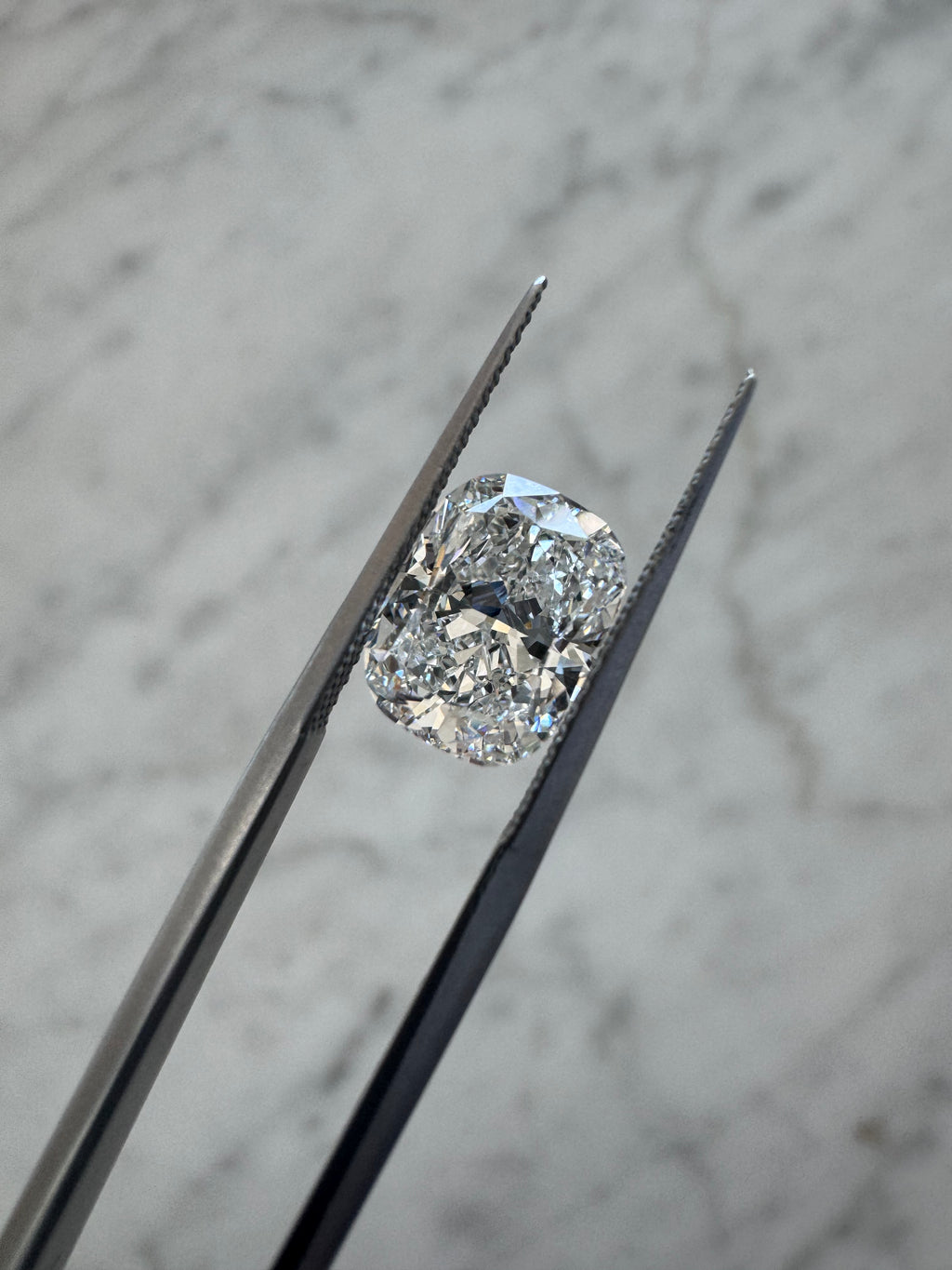 Cushion | 3.10ct VVS2 E | 1.32 ratio | IGI Certified 810625175