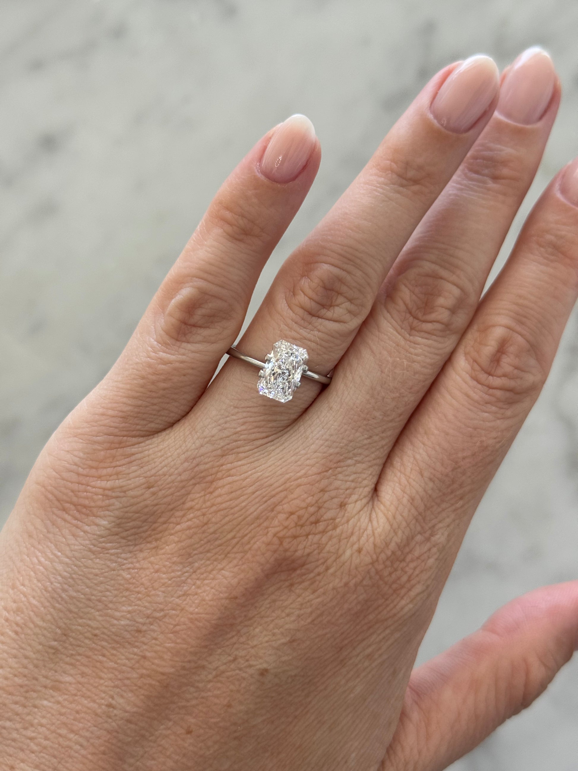 Radiant | 2.30ct D VS1 | 1.55 ratio | IGI Certified LG723528688