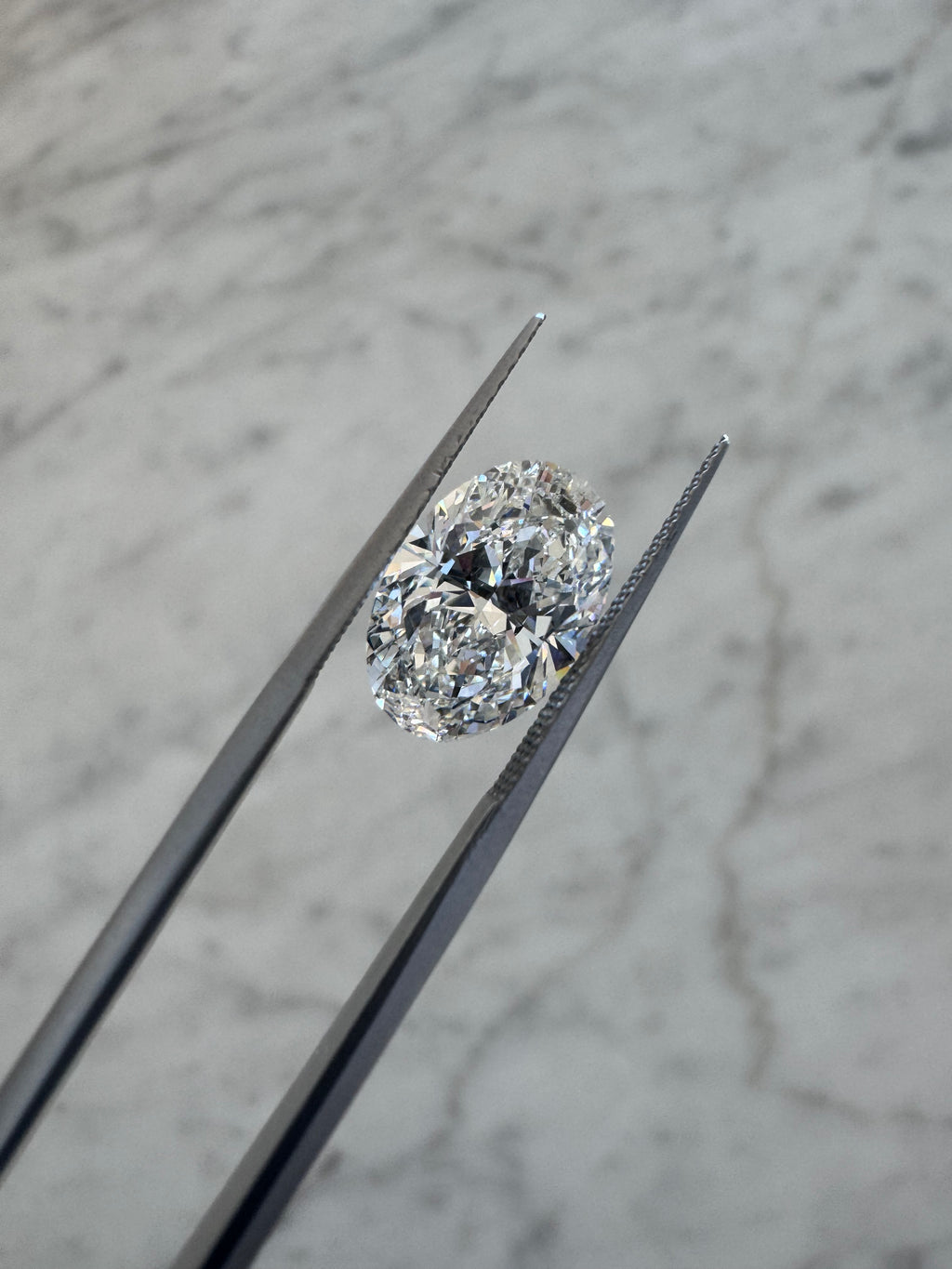 Oval | 4.00ct VS1 F | 1.49 ratio | IGI Certified 788682932
