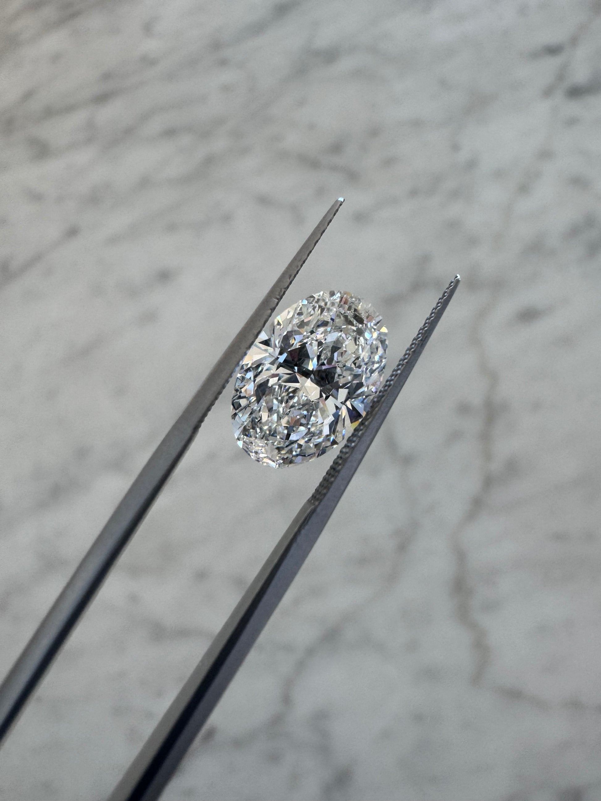 Oval | 4.00ct VS1 F | 1.49 ratio | IGI Certified 788682932