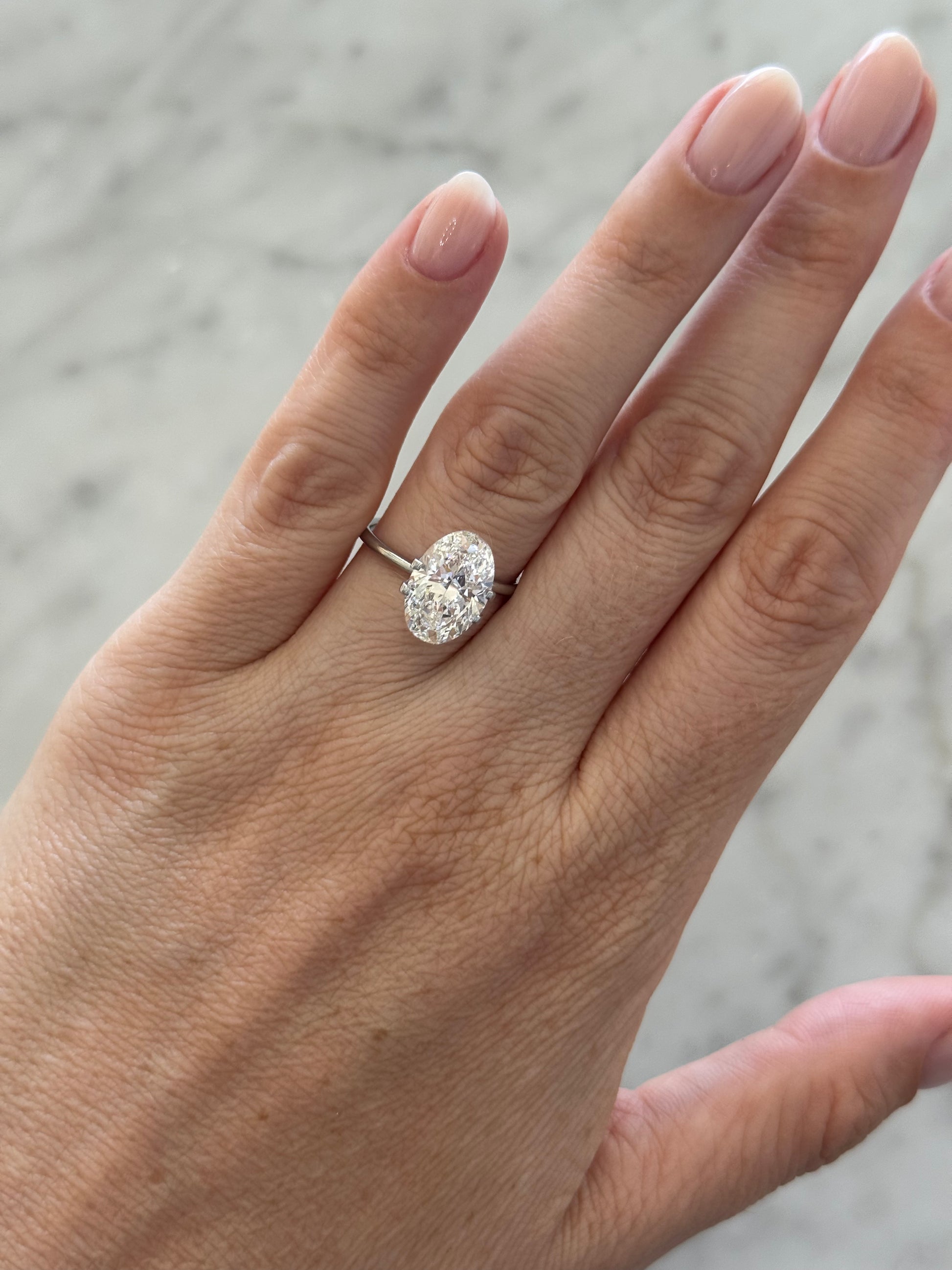 Oval | 4.00ct VS1 F | 1.49 ratio | IGI Certified 788682932