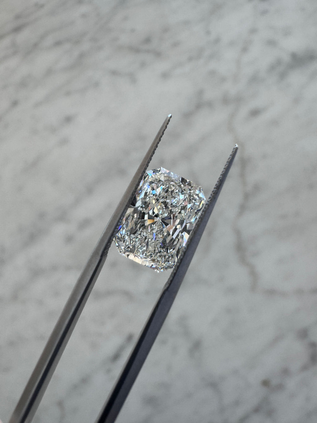 Radiant | 4.07ct F VS1 | 1.43 ratio | IGI Certified LG777611354
