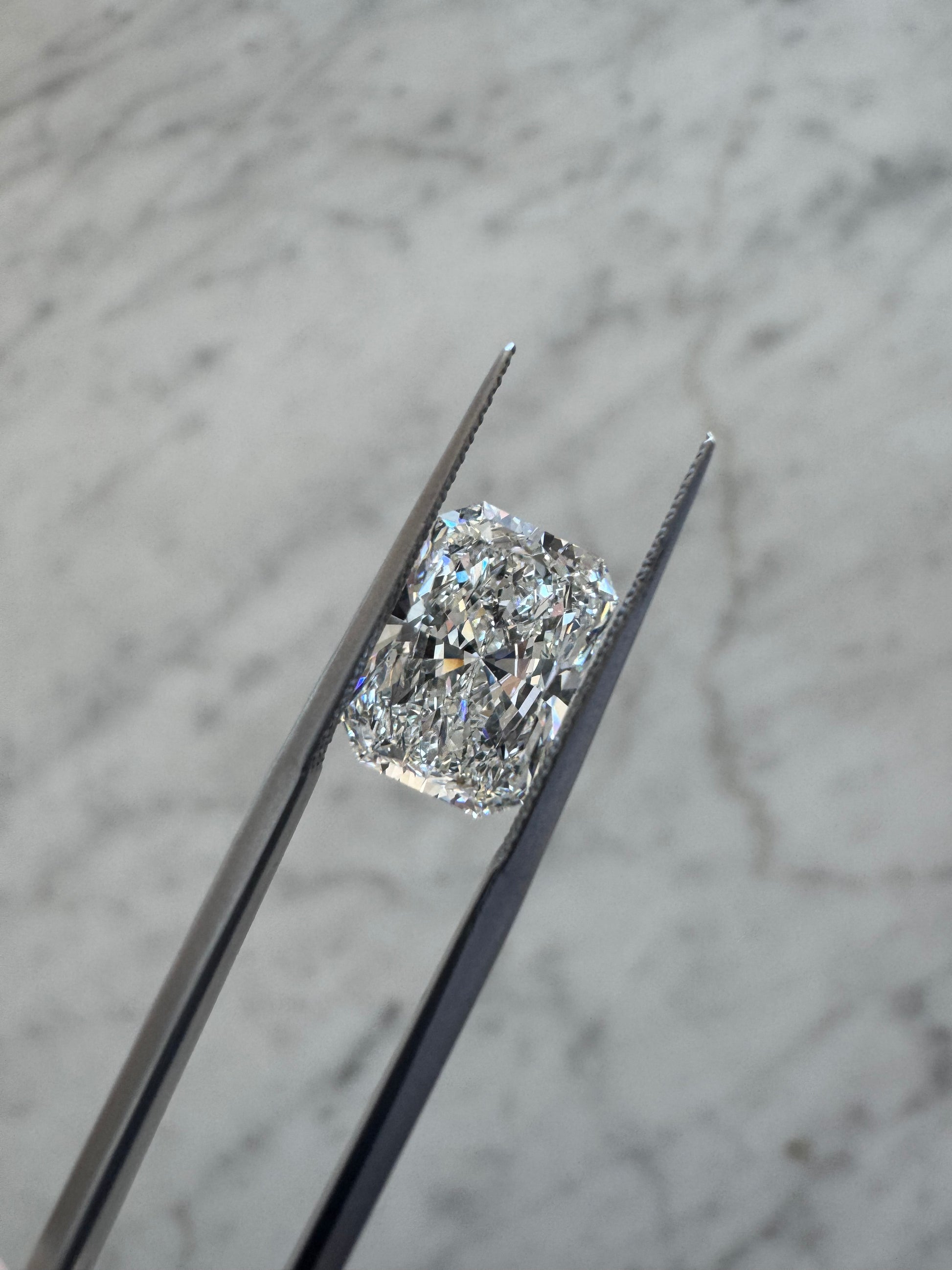Radiant | 4.07ct F VS1 | 1.43 ratio | IGI Certified LG777611354