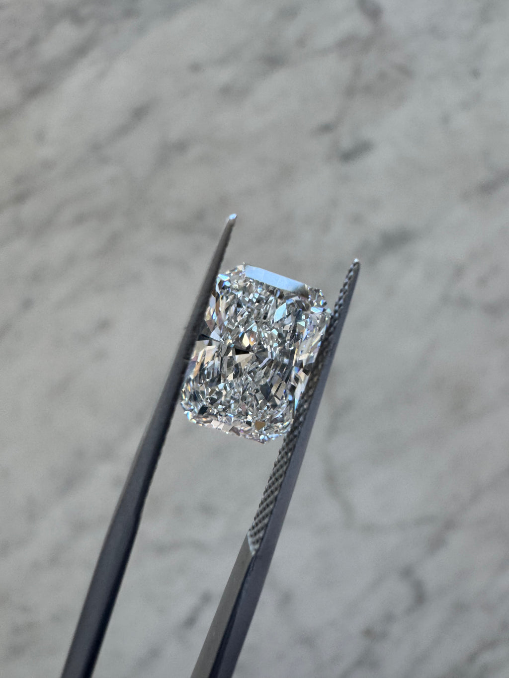Radiant | 3.03ct F VS1 | 1.40 ratio | IGI Certified LG795696143