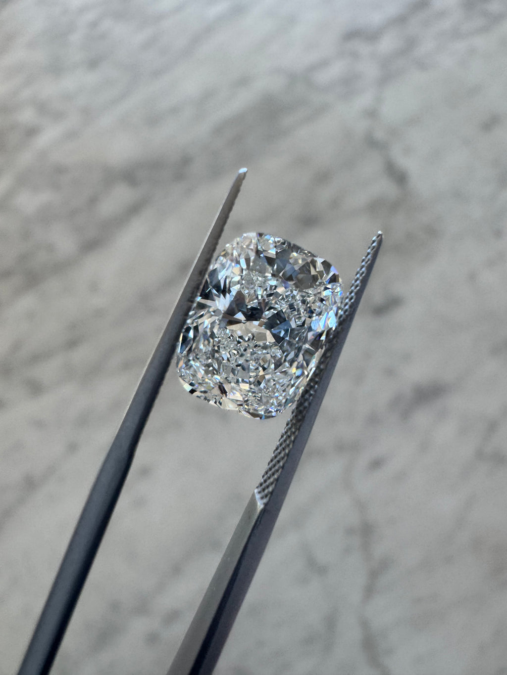 Cushion | 4.41ct VVS2 F | 1.31 ratio | IGI Certified 788682930