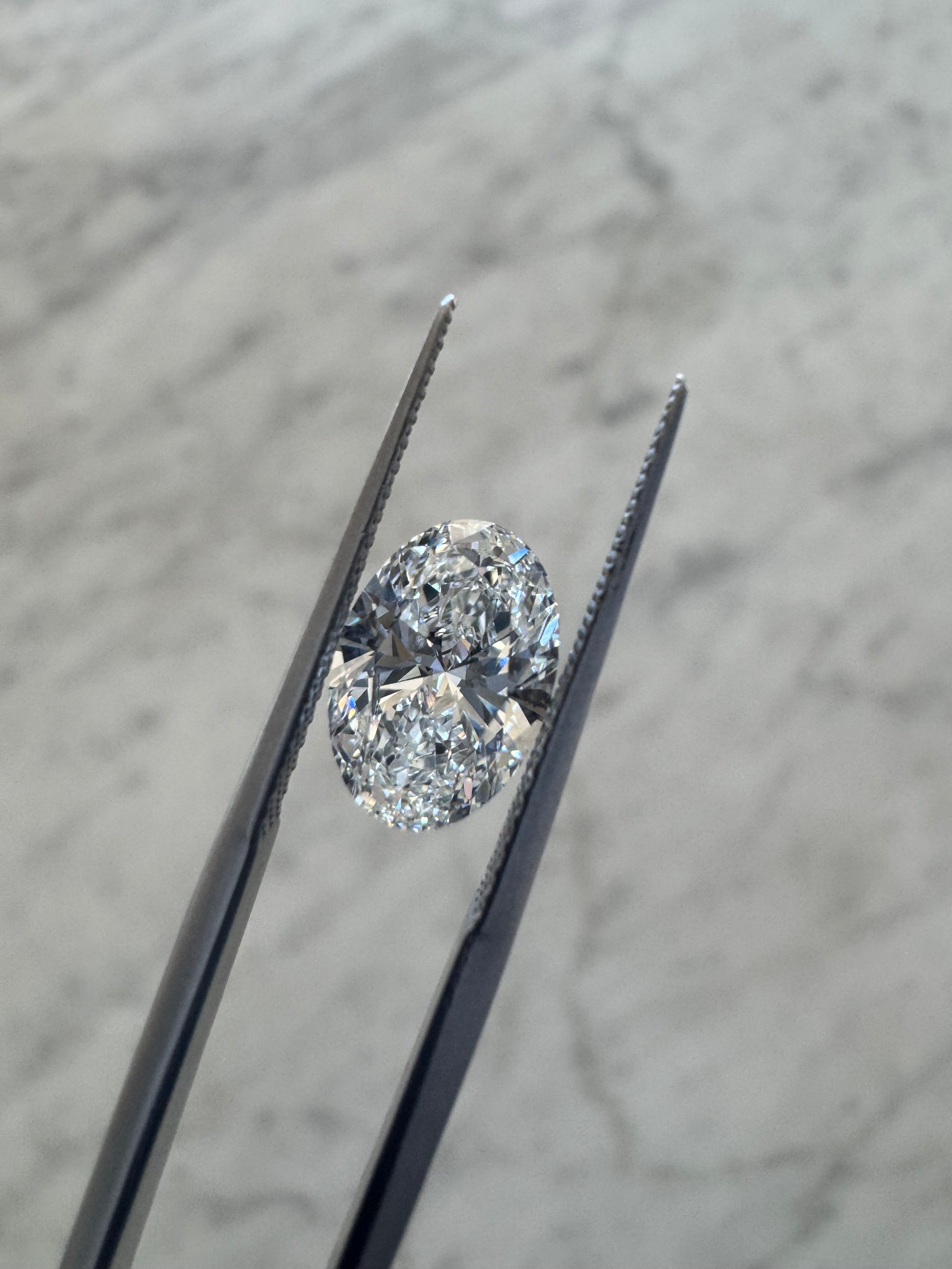 Oval | 2.06ct F VVS2 | 1.44 ratio | IGI Certified LG762518112