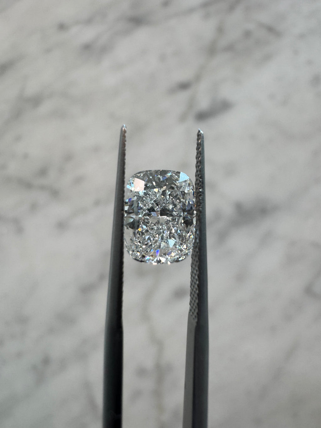 Cushion | 2.19ct F VS1 | 1.31 ratio | IGI Certified 621414656