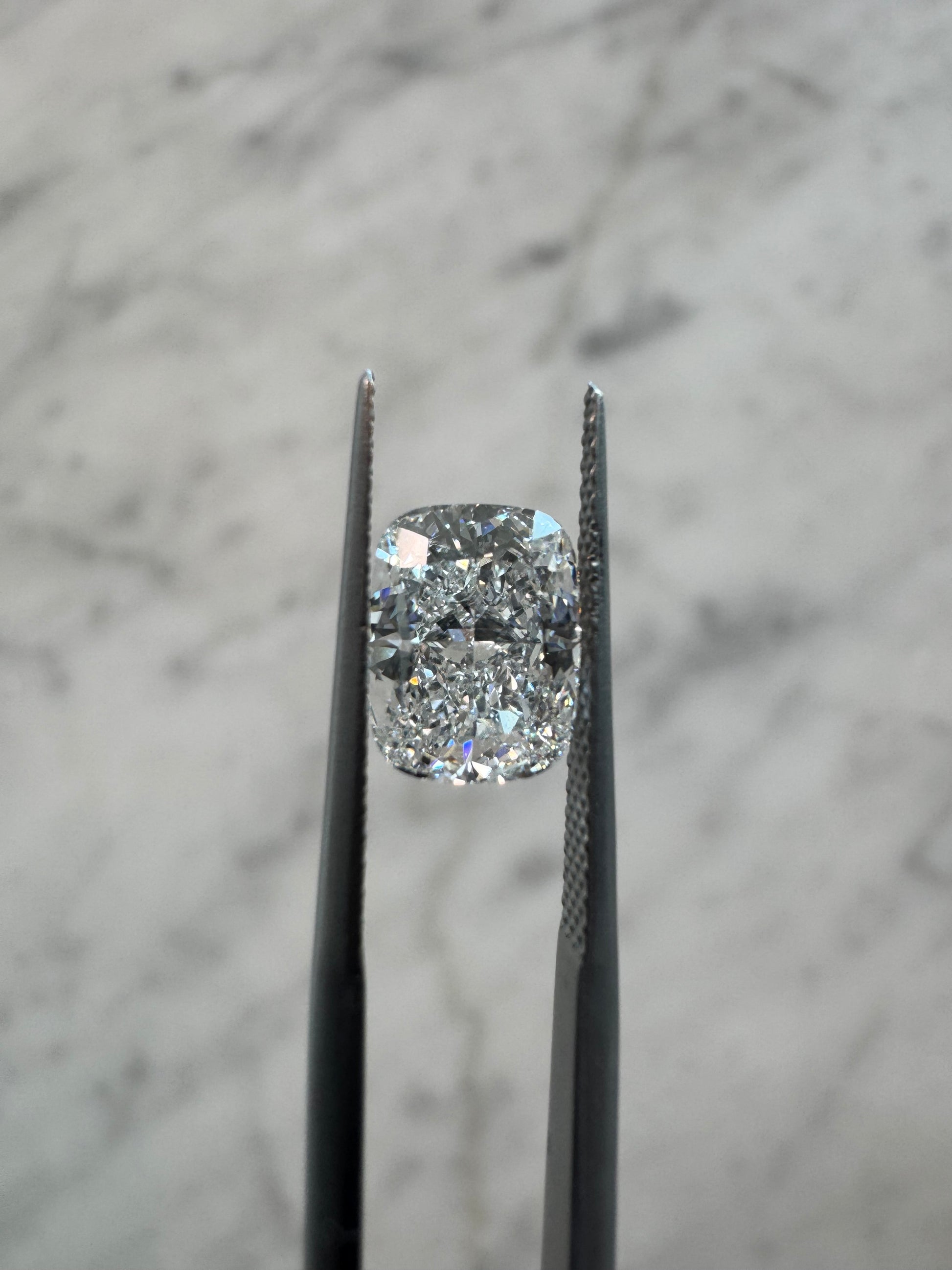 Cushion | 2.19ct F VS1 | 1.31 ratio | IGI Certified 621414656