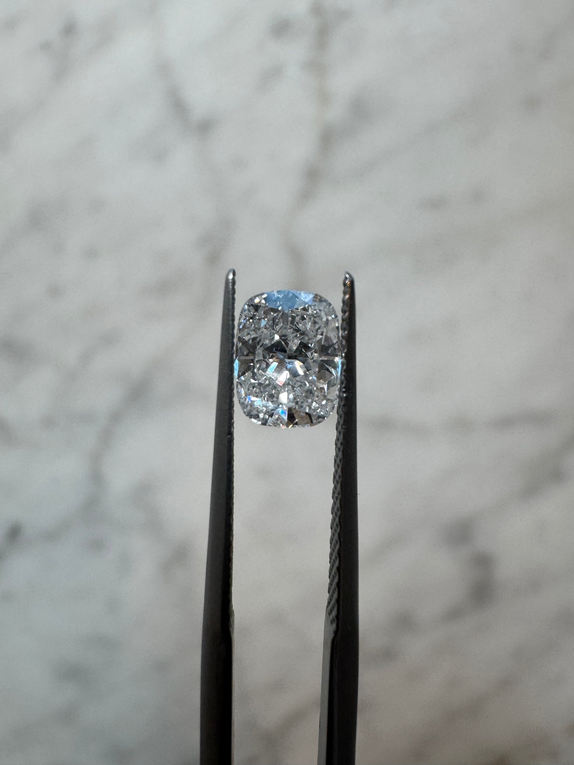 Cushion | 0.94ct D VS1 | 1.29 ratio | IGI Certified 648438135
