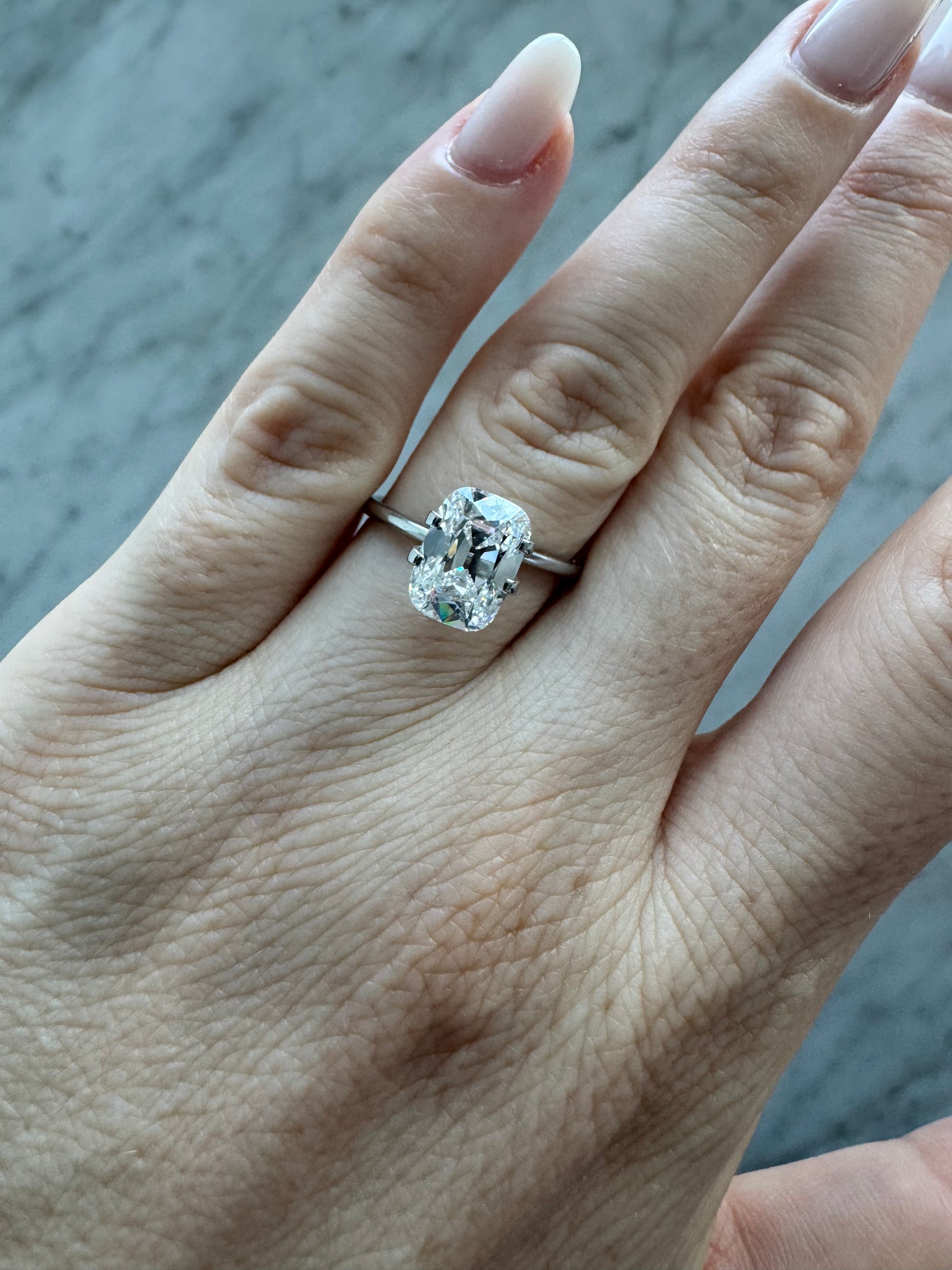 Old Mine Cushion | 2.59ct E VS1 | 1.40 ratio | IGI Certified 732549982