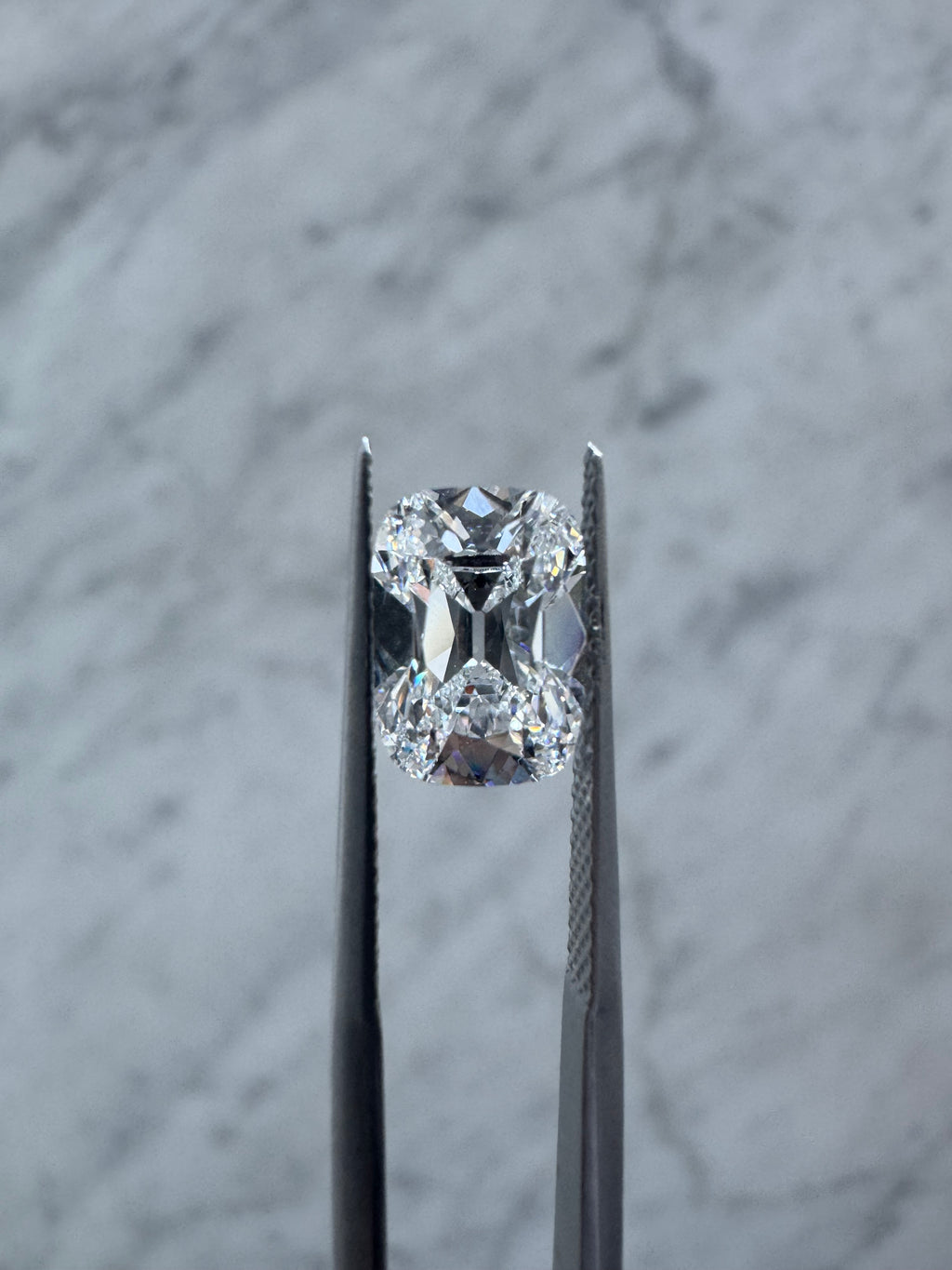 Old Mine Cushion | 2.59ct E VS1 | 1.40 ratio | IGI Certified 732549982