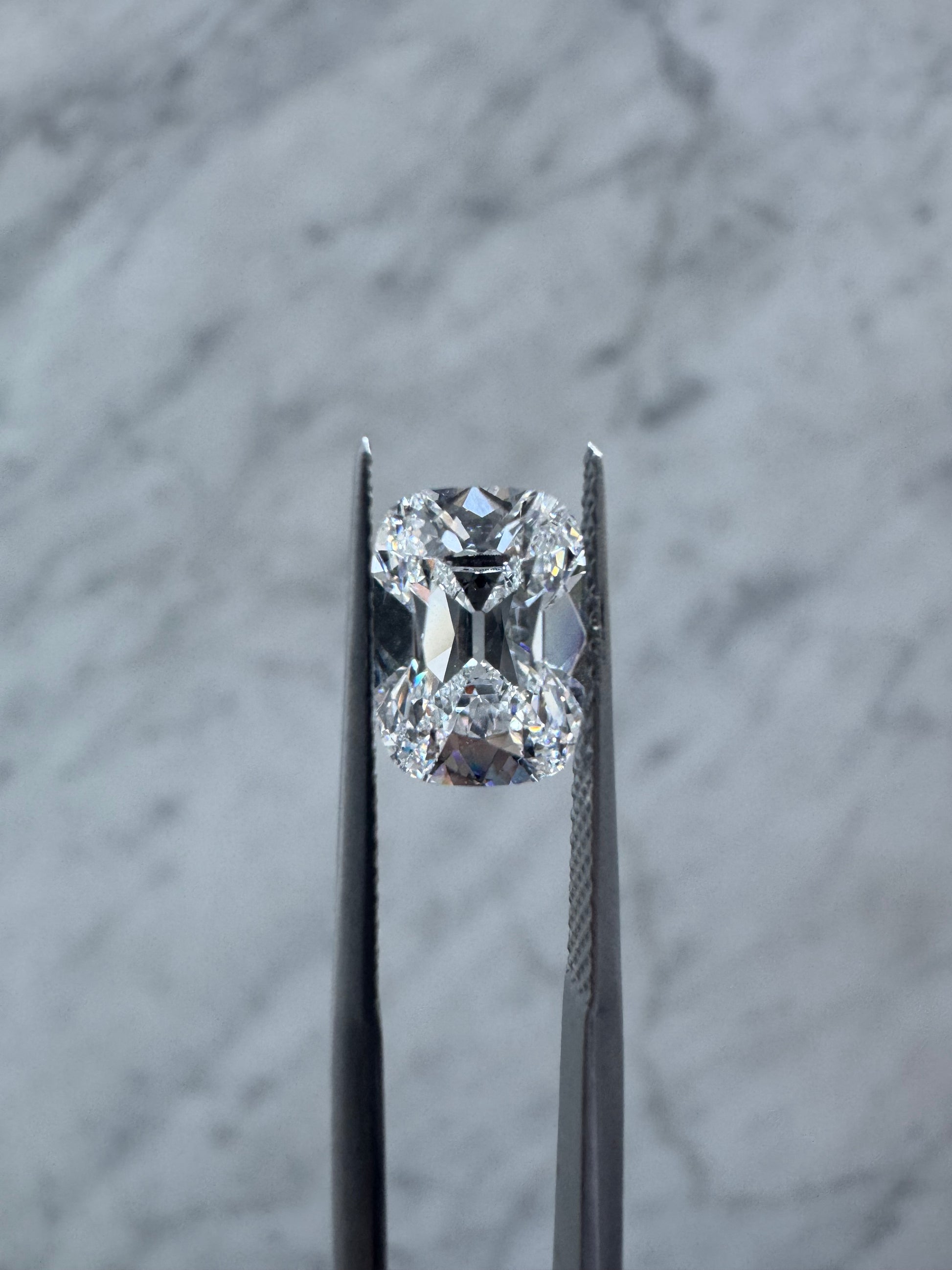 Old Mine Cushion | 2.59ct E VS1 | 1.40 ratio | IGI Certified 732549982