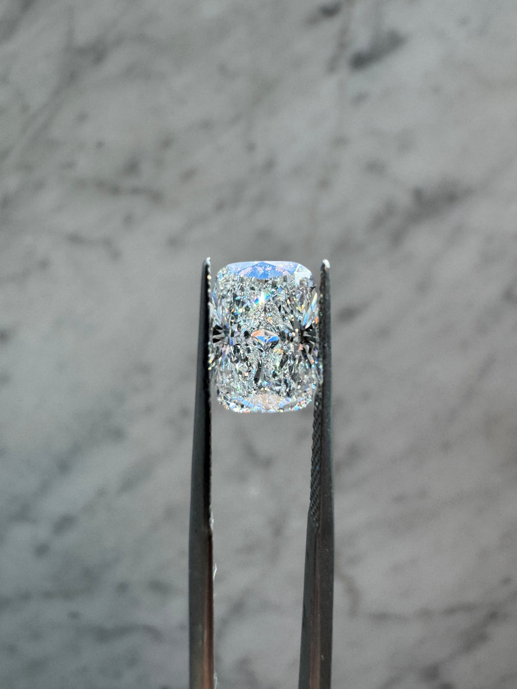 Cushion | 3.10ct E VVS2 | 1.39 ratio | IGI Certified 722580999