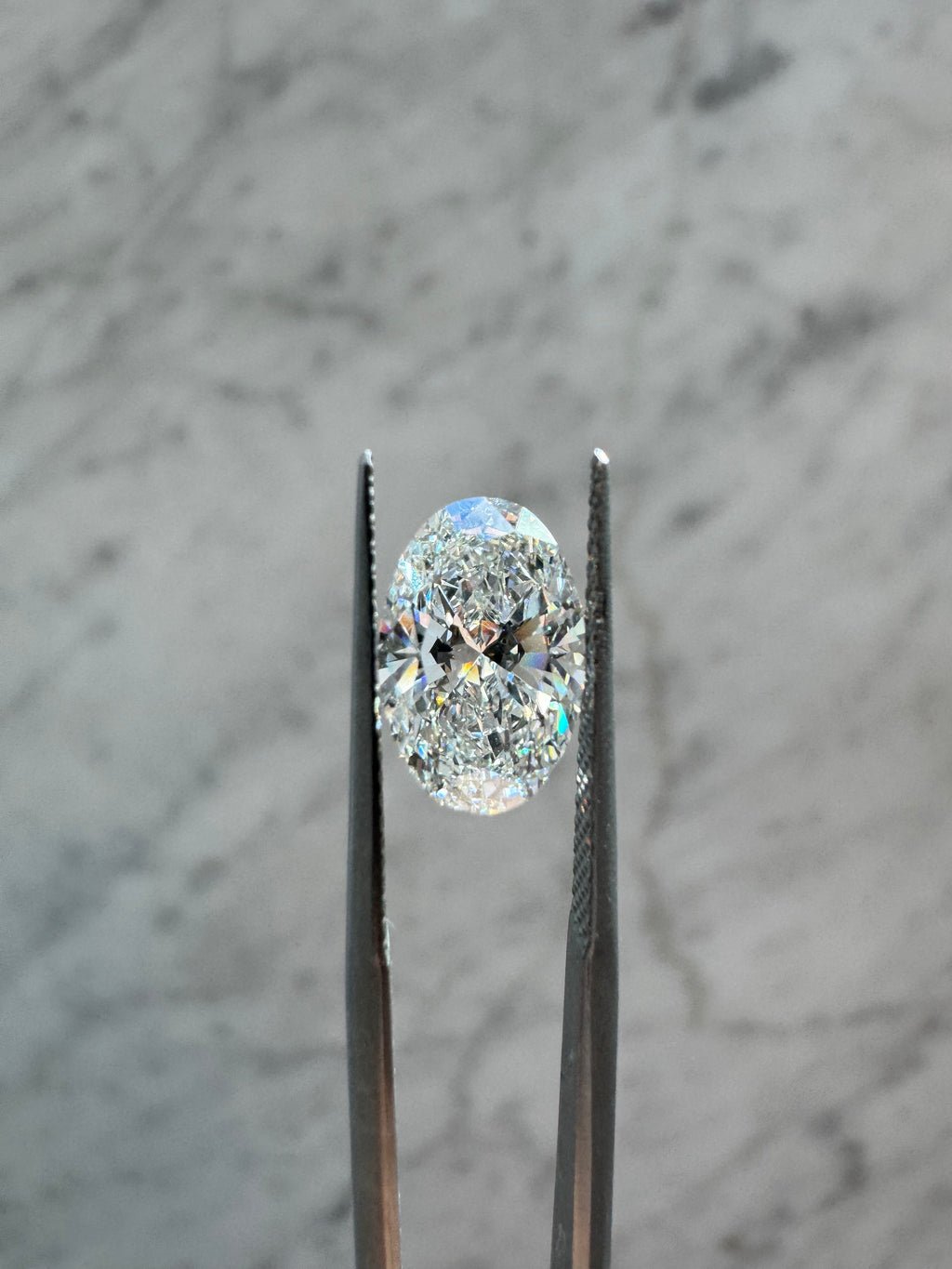 Oval | 2.53ct F VVS2 | 1.51 ratio | IGI Certified 720511930